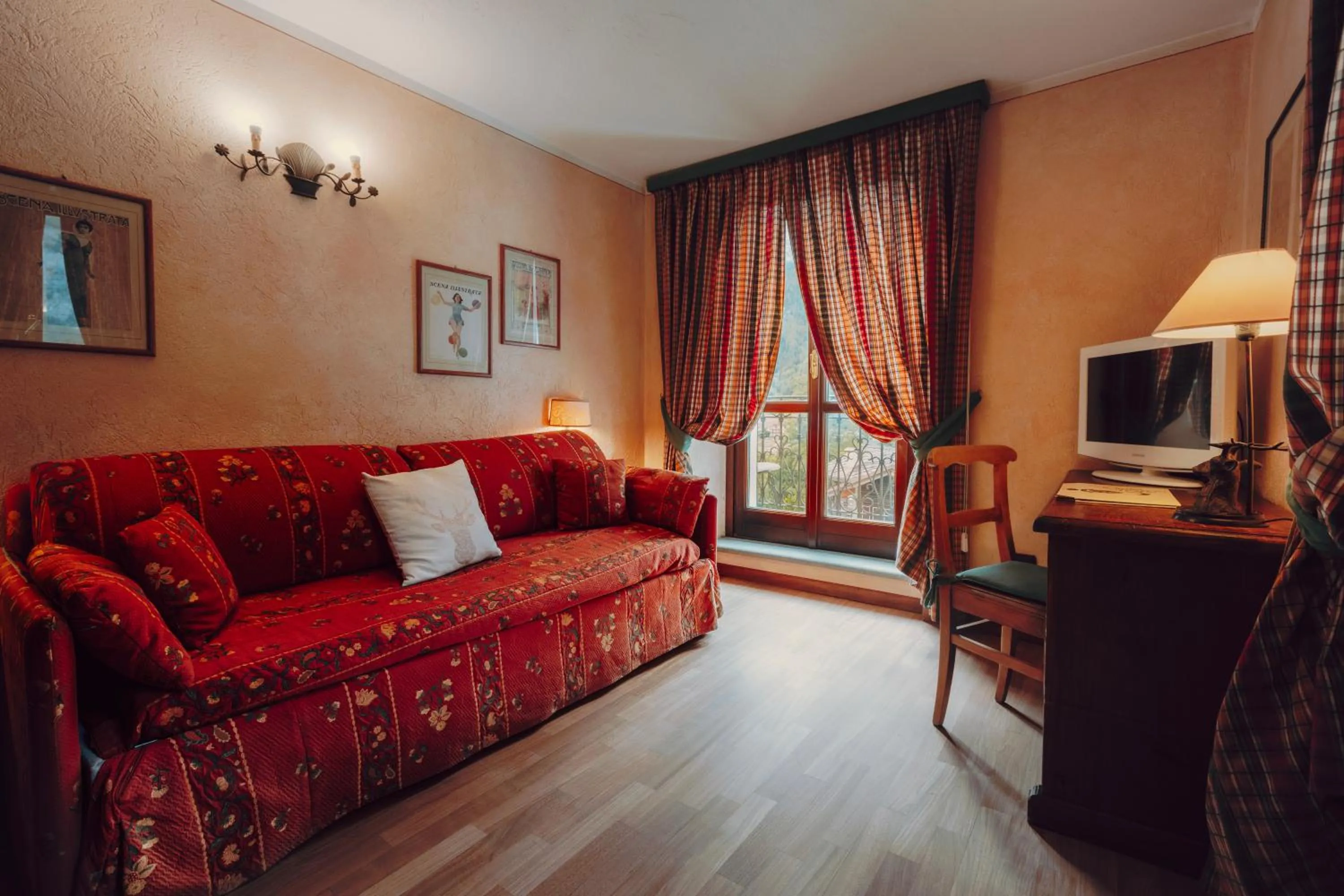 TV and multimedia in Villa Novecento Romantic Hotel - Estella Hotel Collection & Experience