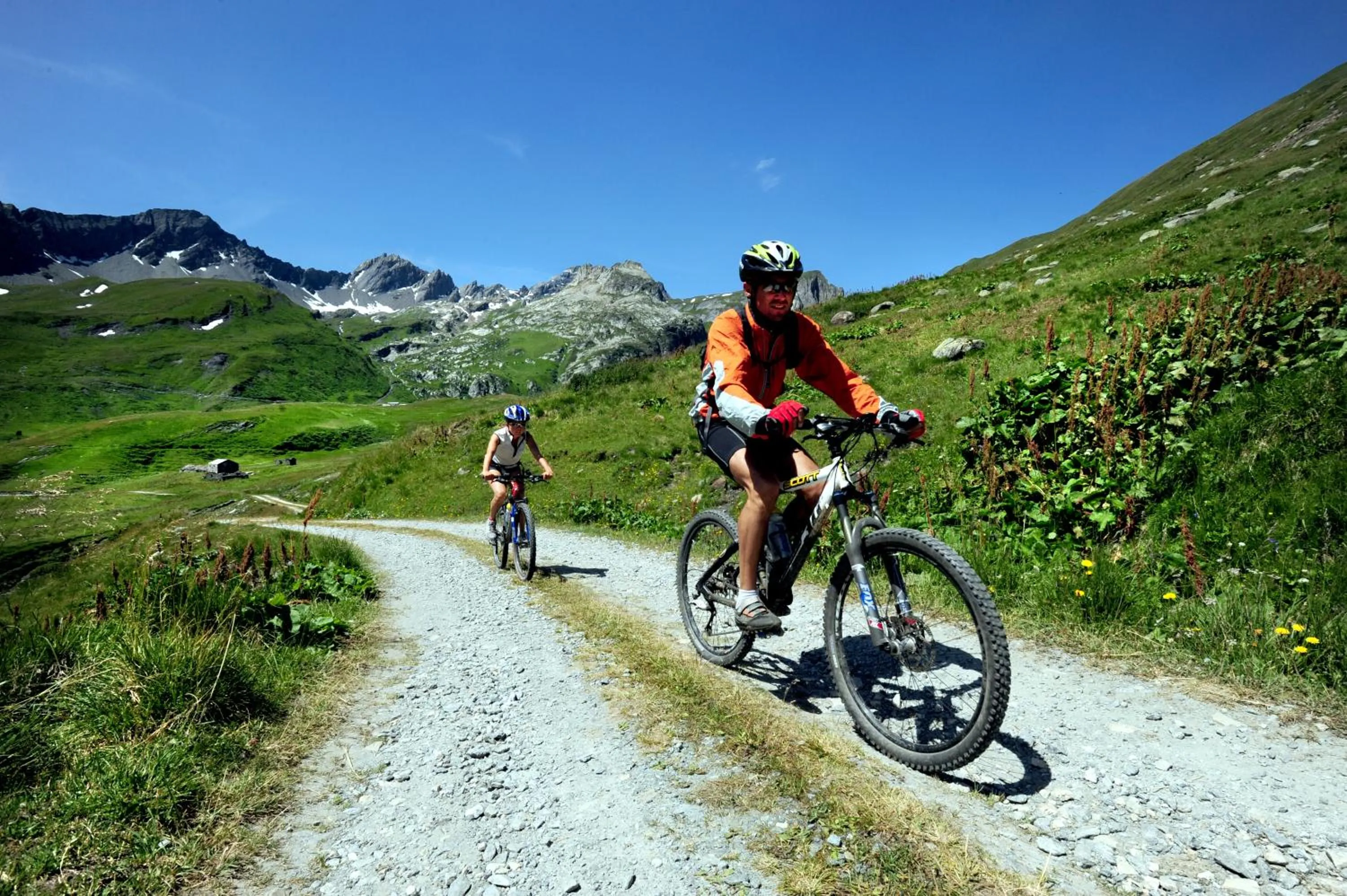 Cycling in Villa Novecento Romantic Hotel - Estella Hotel Collection & Experience