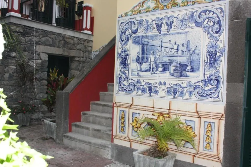 Facade/entrance in Casa Das Videiras