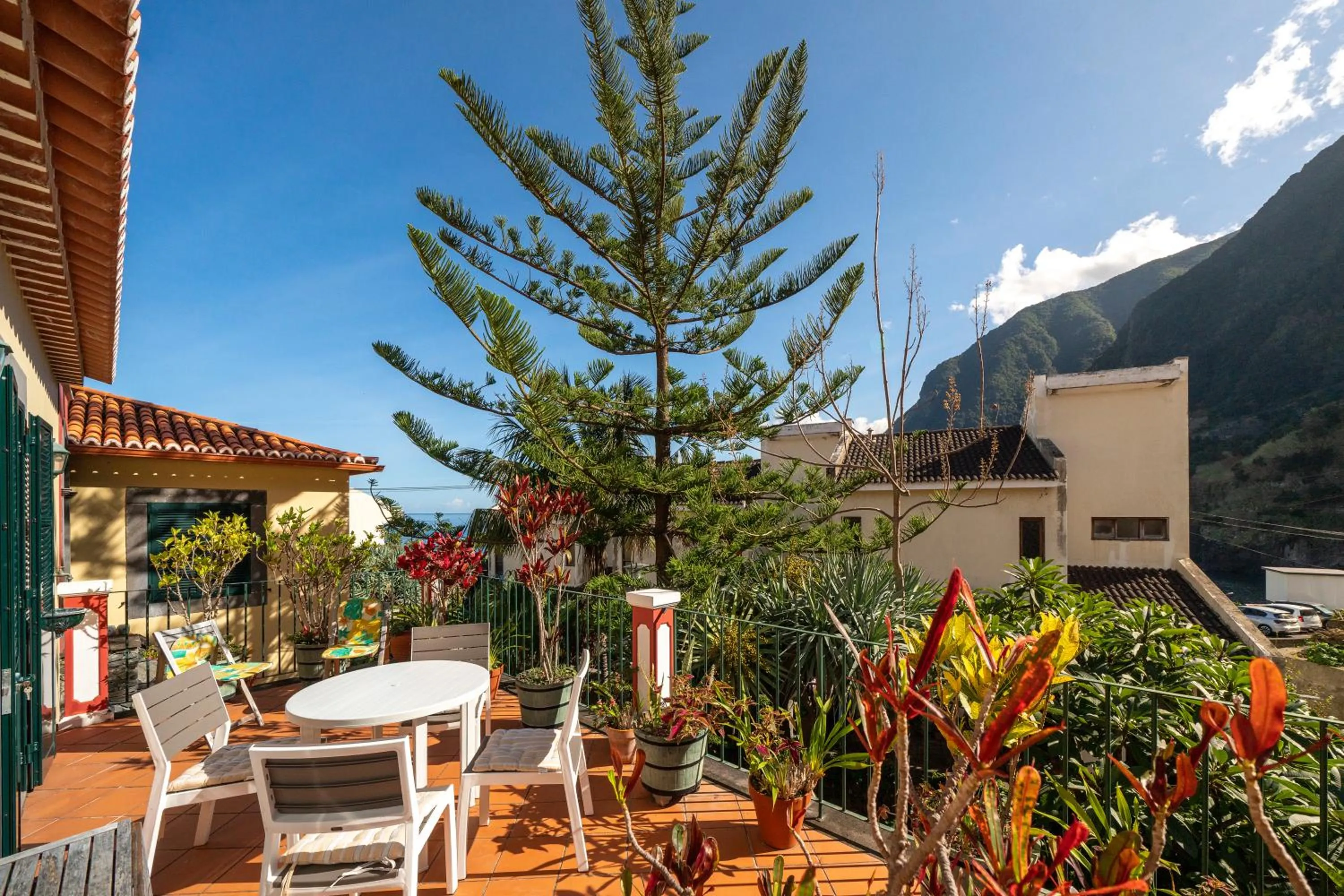 Property building in Casa Das Videiras