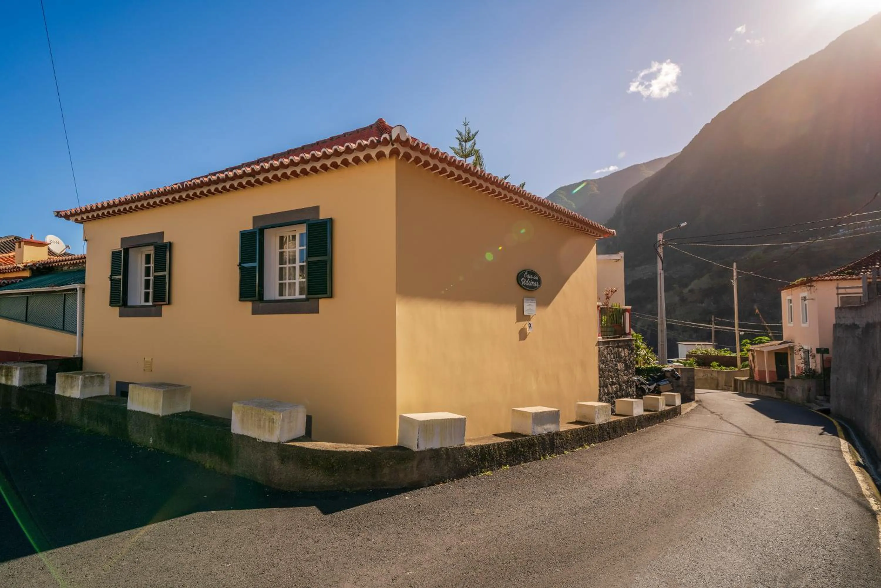 Property building in Casa Das Videiras