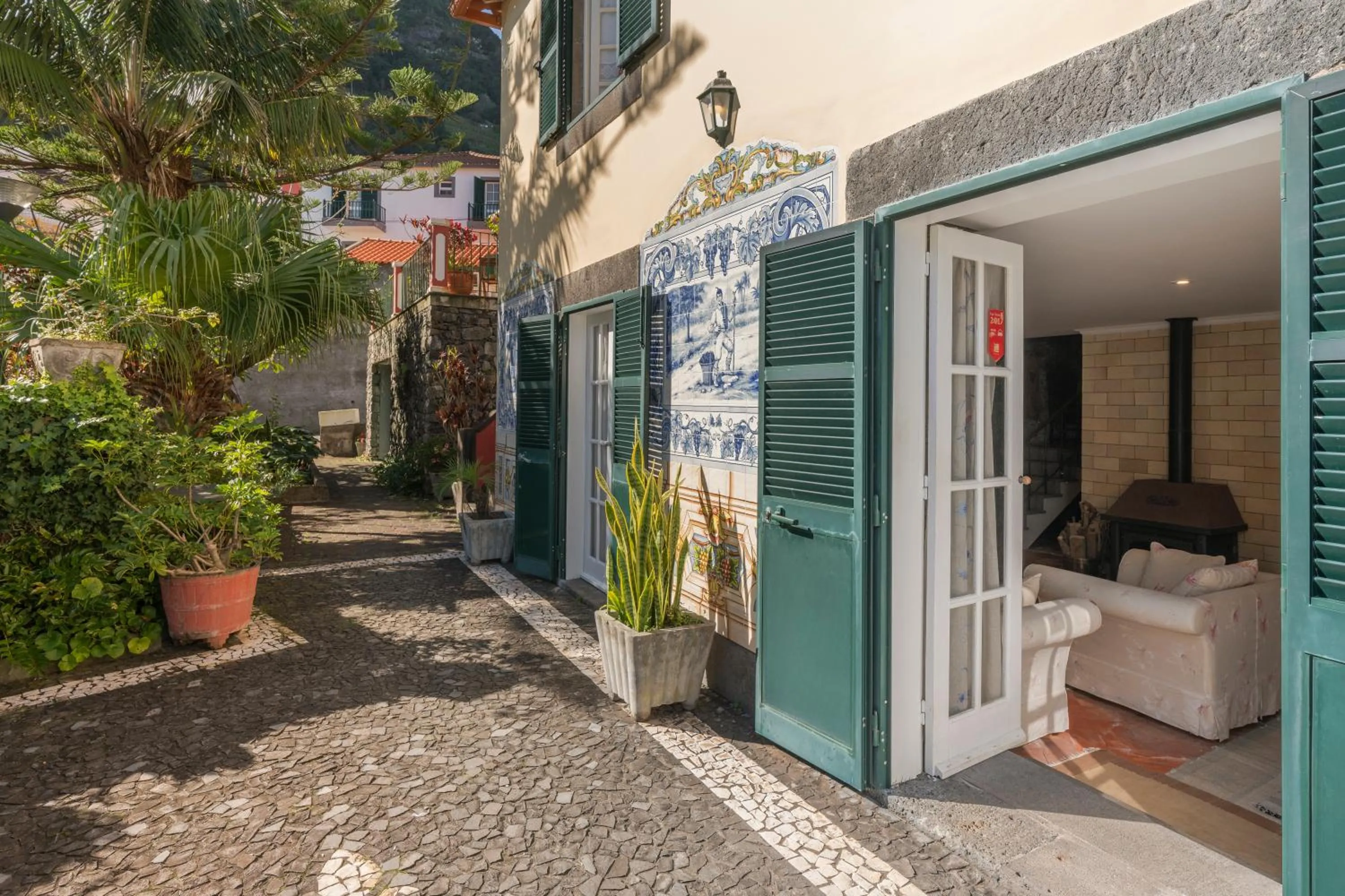 Property building in Casa Das Videiras