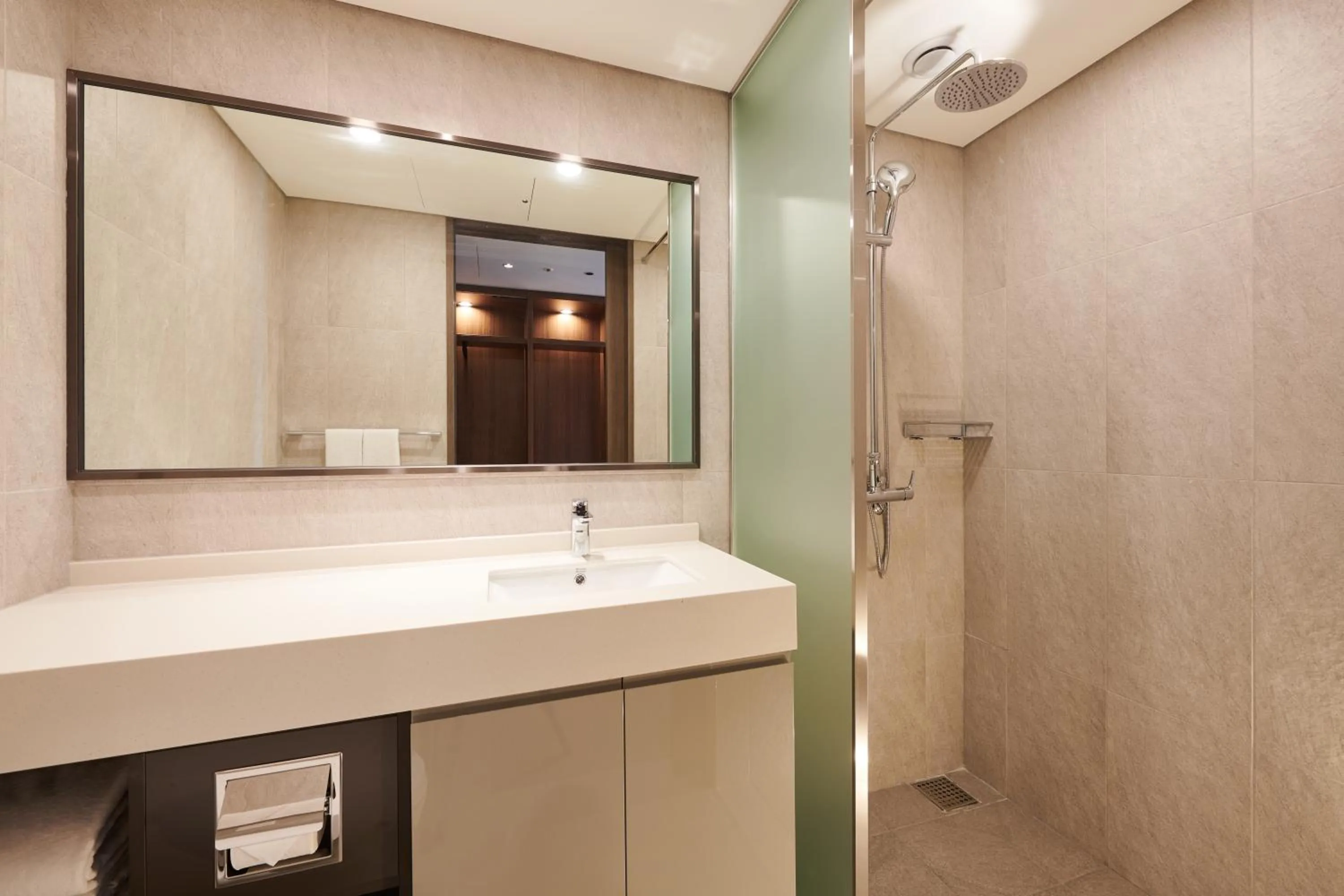 Shower in Stanford Hotel Myeongdong