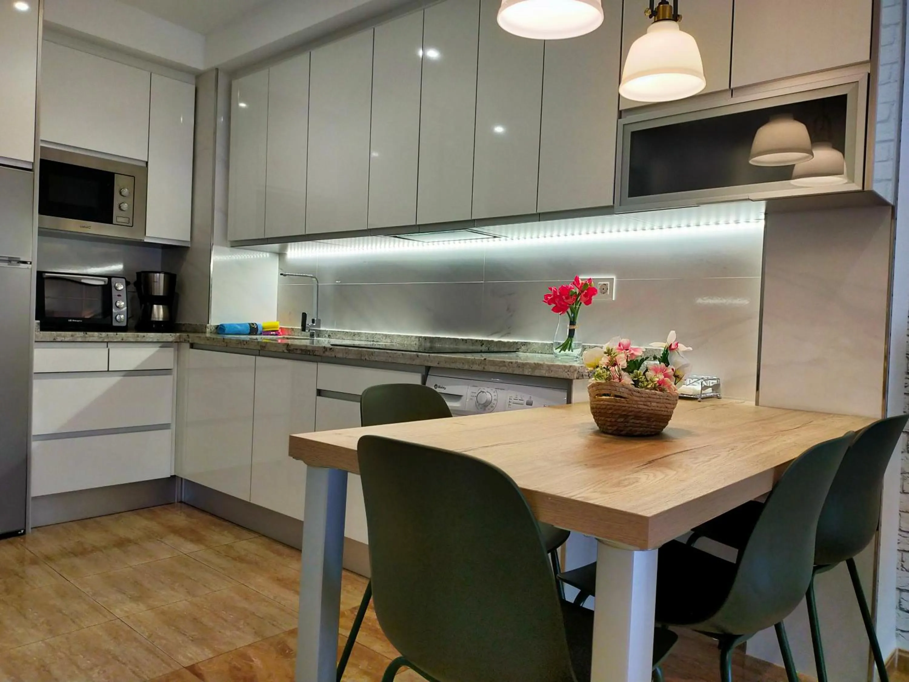Kitchen or kitchenette in Nerja Sun Apartments Delfín Torrecilla