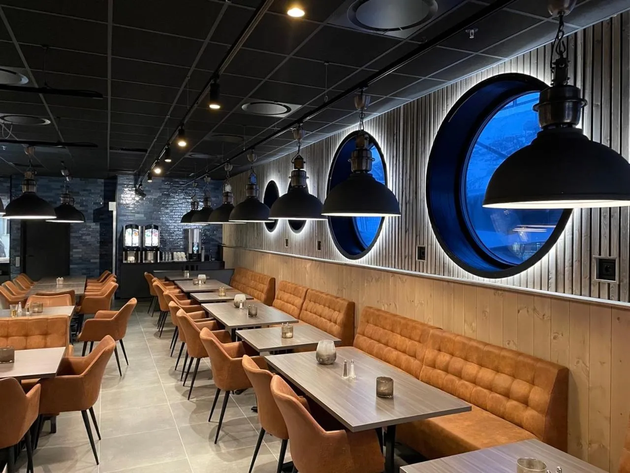 Restaurant/places to eat in Arctic Sea Hotel