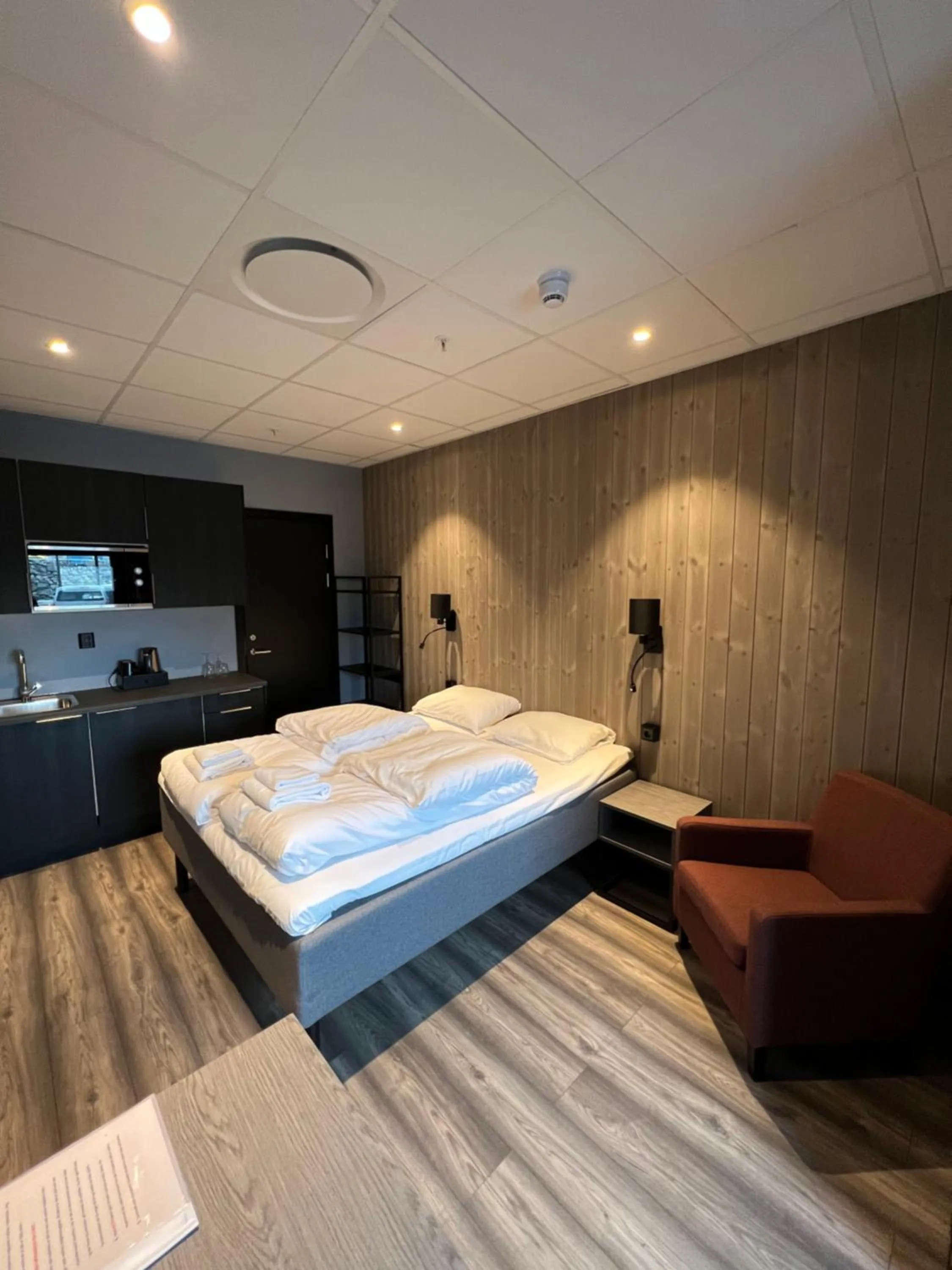 Photo of the whole room, Bed in Arctic Sea Hotel