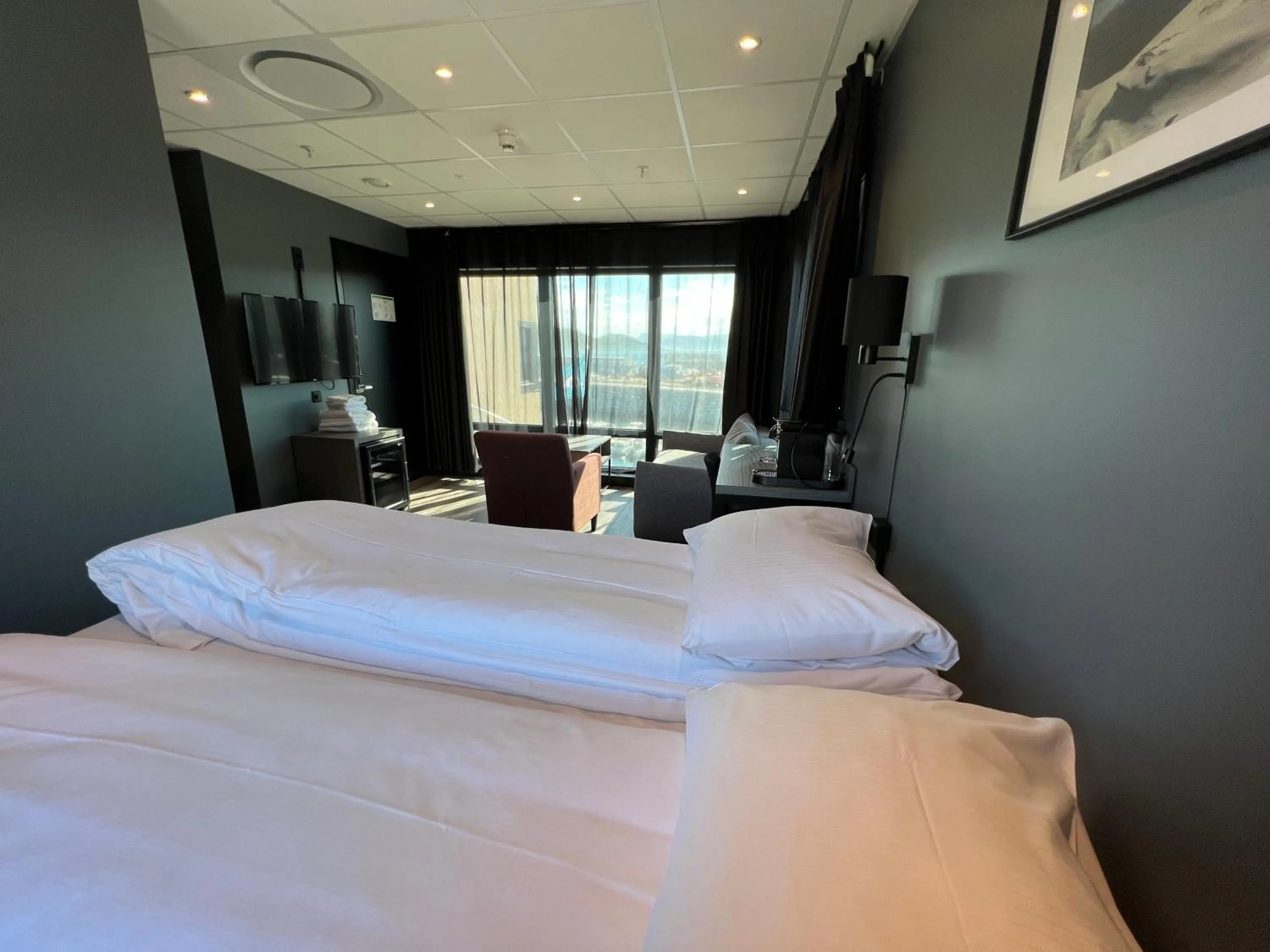 Photo of the whole room, Bed in Arctic Sea Hotel