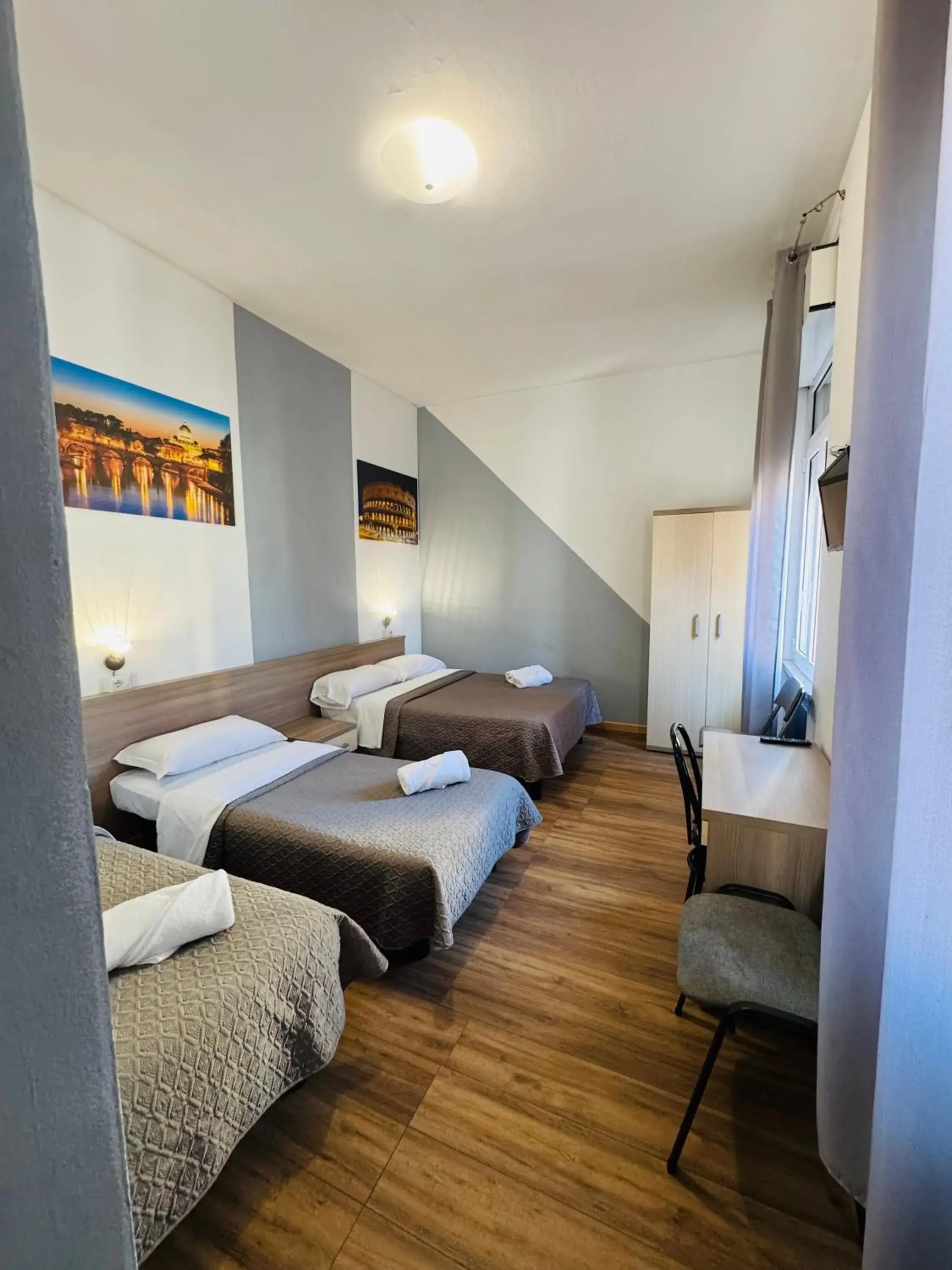 Quadruple Room in Bovisa House B&B private rooms Quadruple Room in Bovisa House B&B private rooms