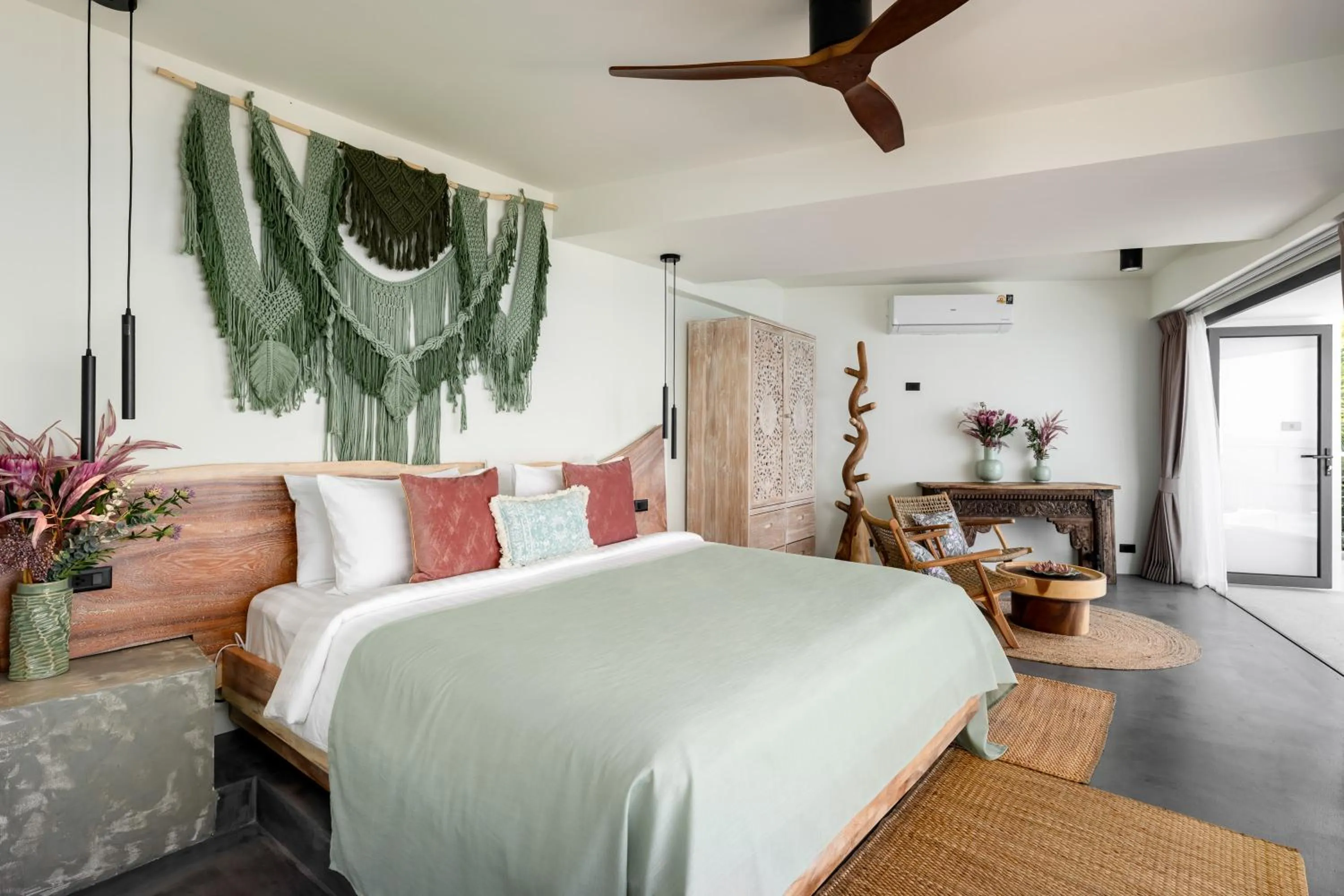 Bed in Villa Seawadee - luxurious, award-winning design Villa with amazing panoramic seaview