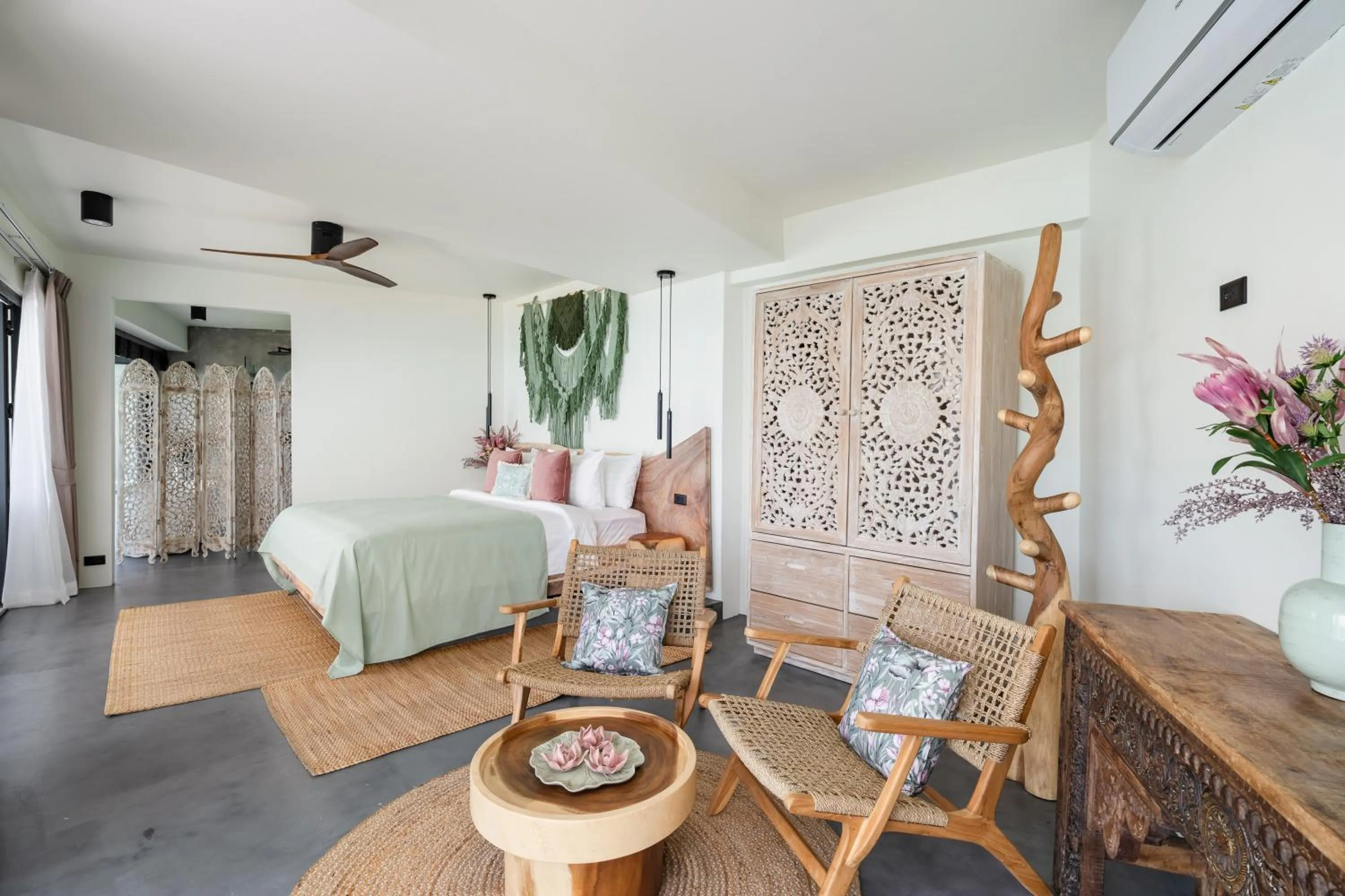 Bed in Villa Seawadee - luxurious, award-winning design Villa with amazing panoramic seaview