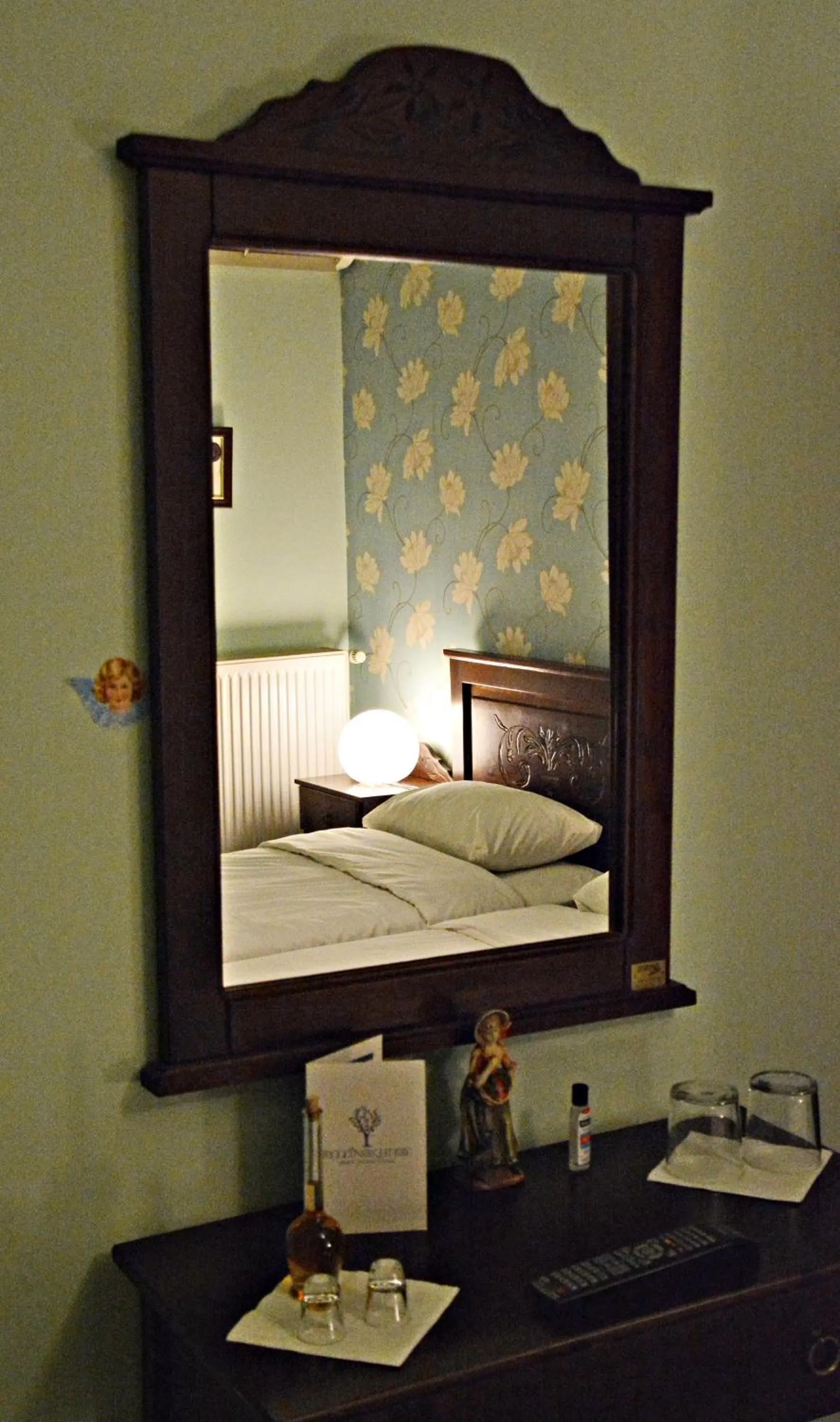 Photo of the whole room, Bed in Guesthouse Vissinokipos - Biker Friendly - Motorradhotel