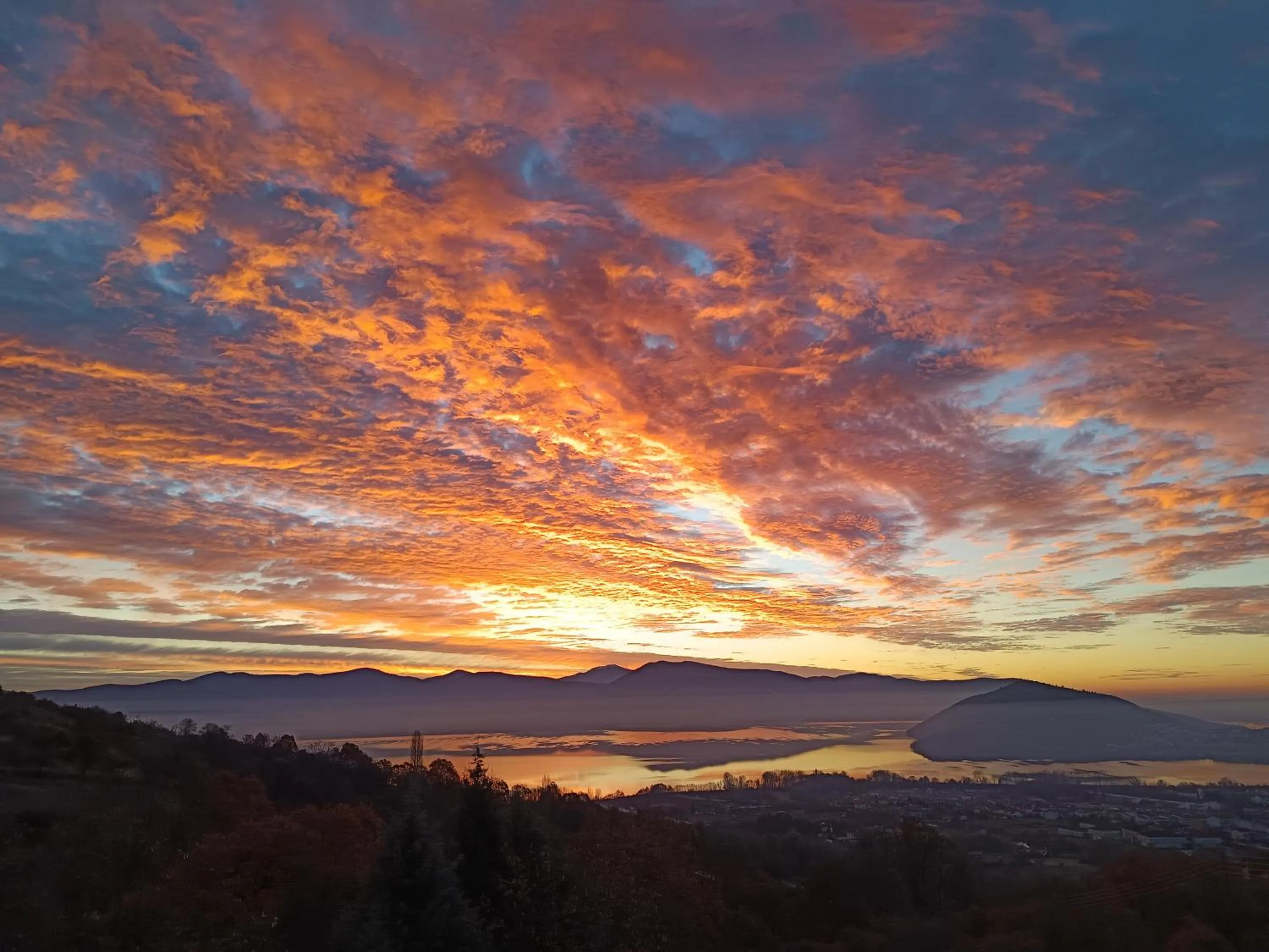 Sunrise in Guesthouse Vissinokipos - Biker Friendly - Motorradhotel
