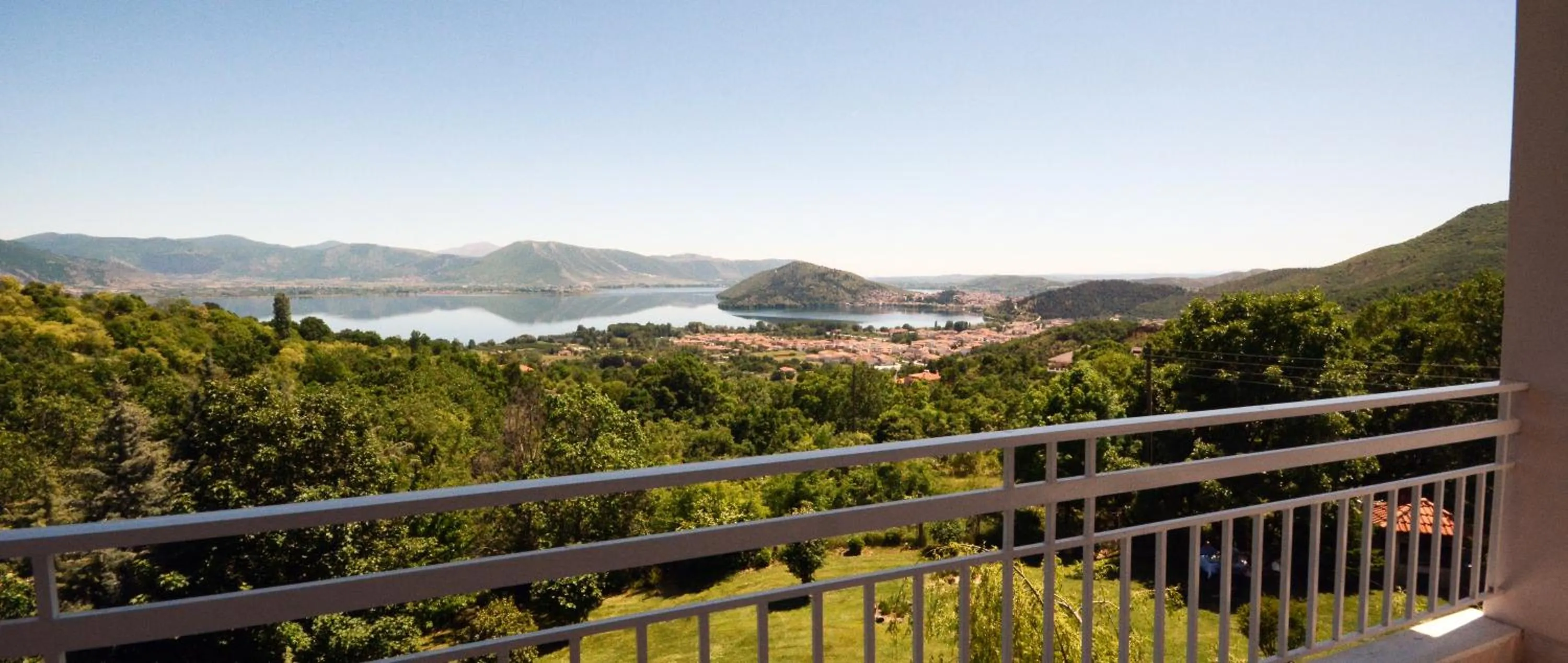 Lake view in Guesthouse Vissinokipos - Biker Friendly - Motorradhotel