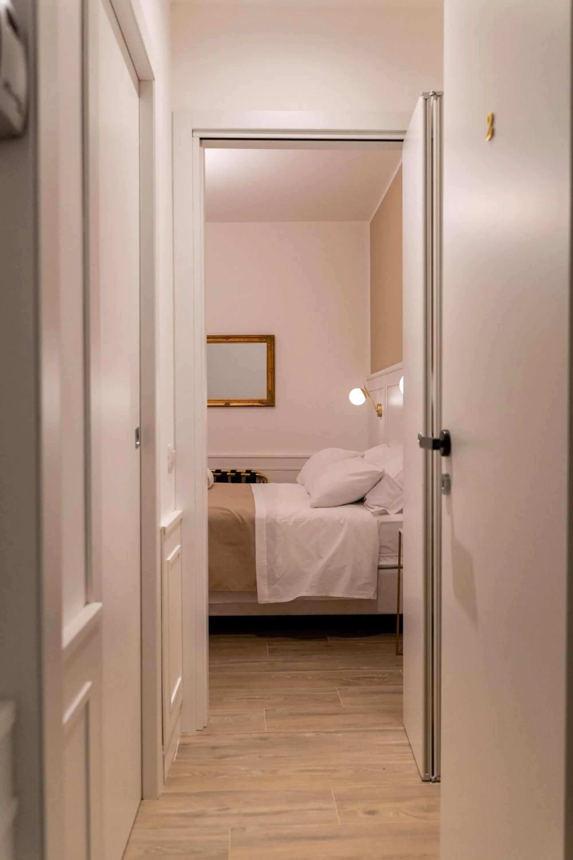 Photo of the whole room, Bed in Mama House