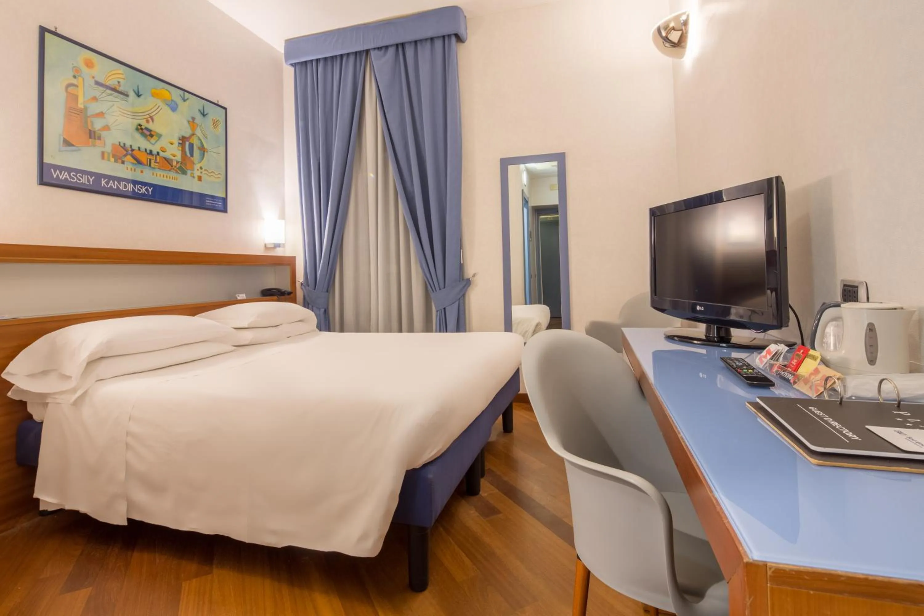 TV and multimedia, Bed in Best Western Plus Hotel Plaza