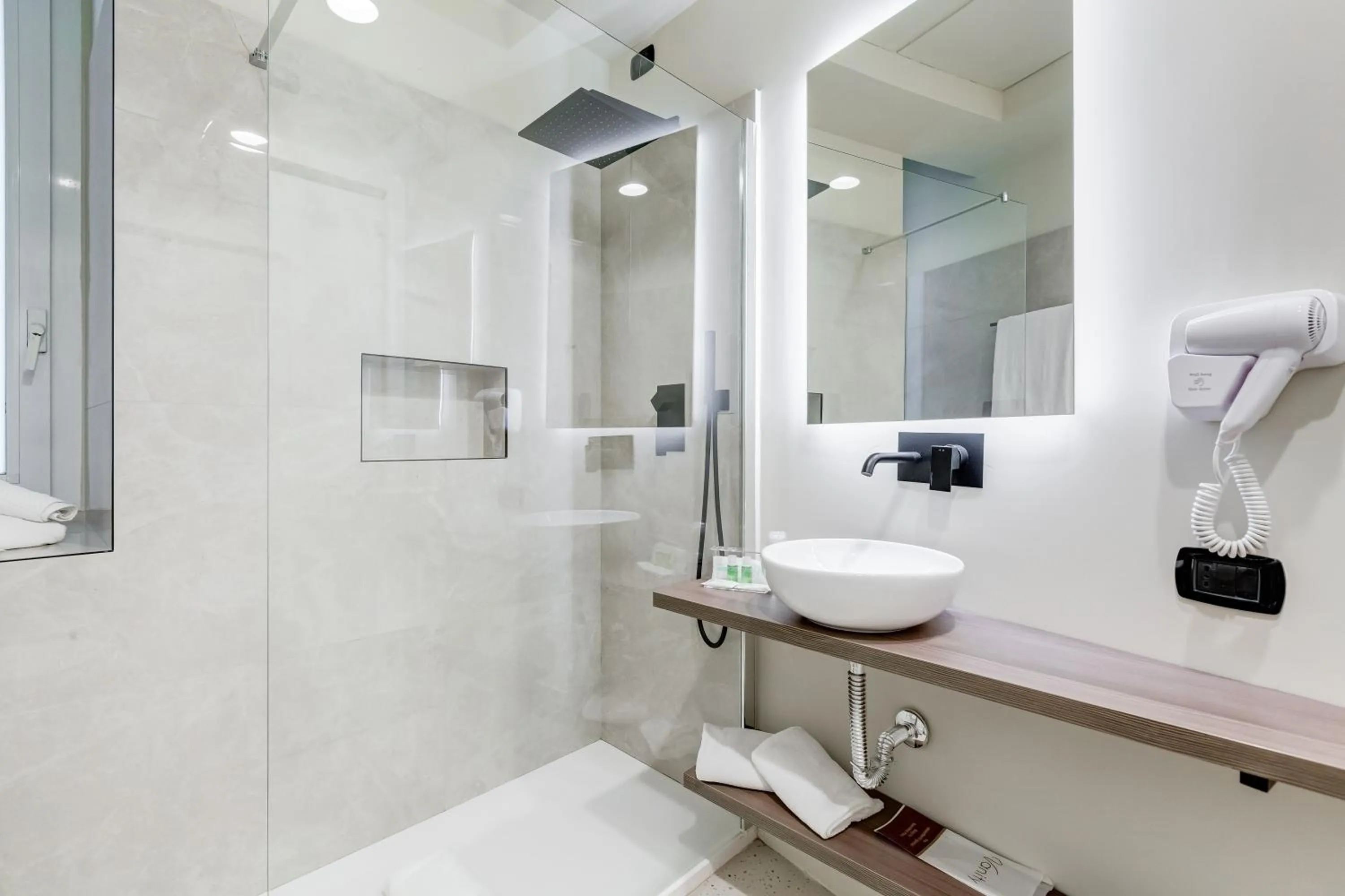 Bathroom in Best Western Plus Hotel Plaza