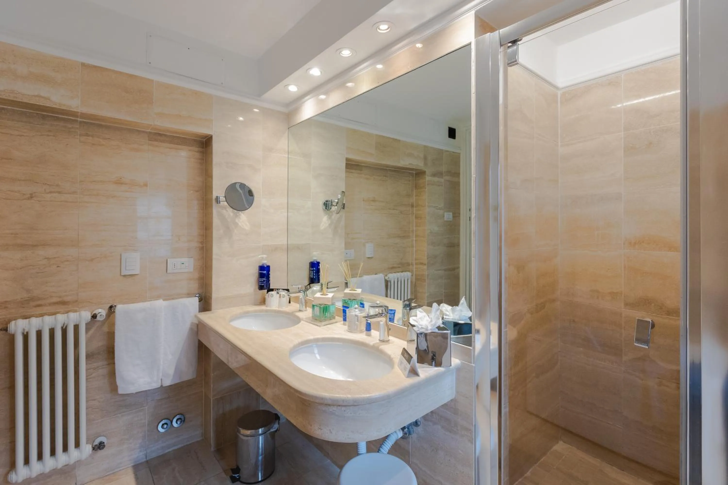 Bathroom in FH55 Hotel Calzaiuoli