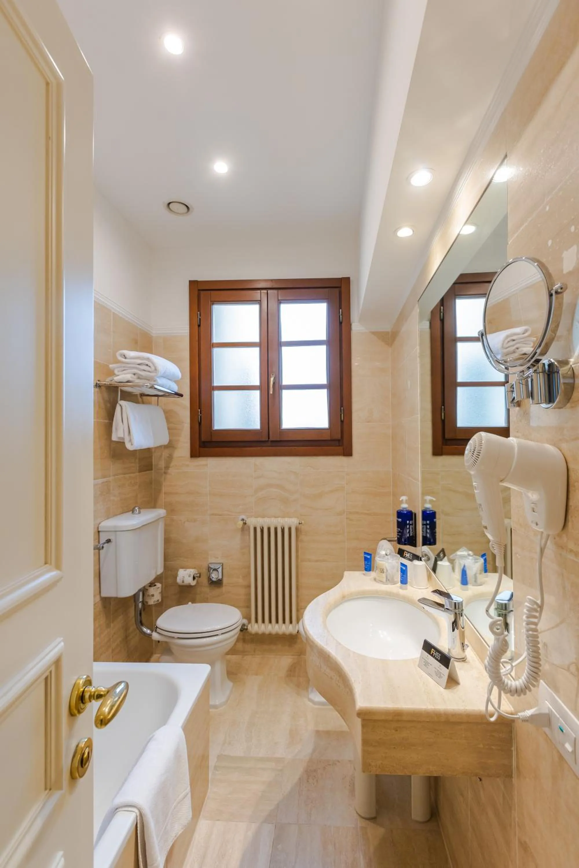 Bathroom in FH55 Hotel Calzaiuoli