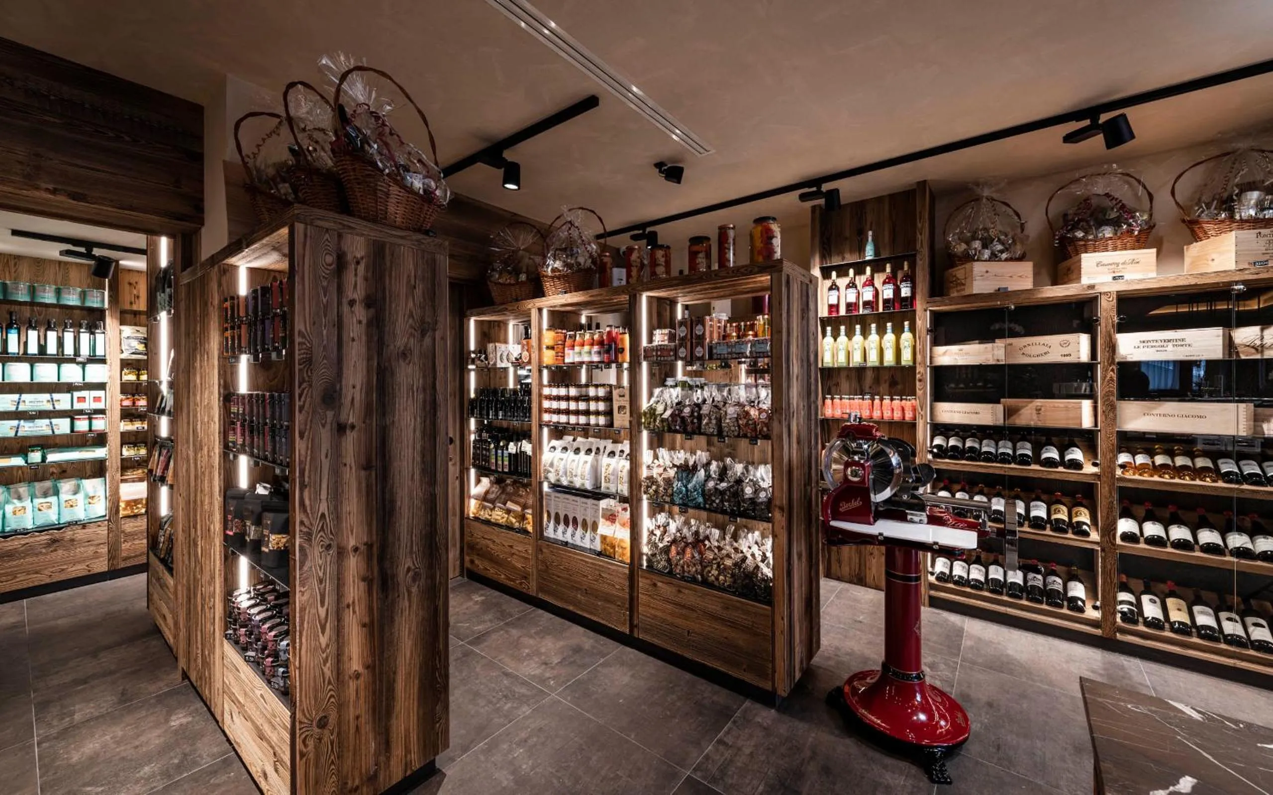 On-site shops in LaMonte Luxury Apartments