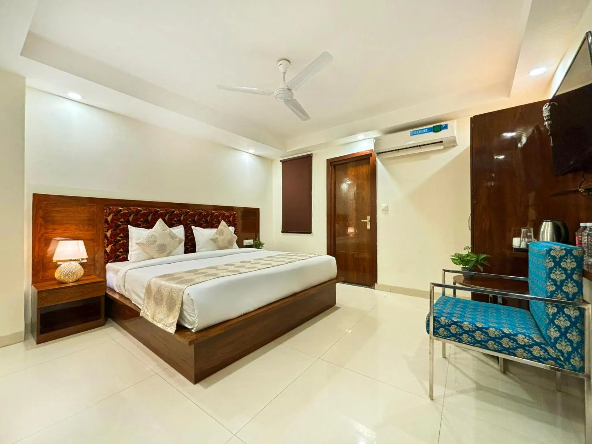 Photo of the whole room, Bed in Hotel Emblem Suites Delhi Airport - Free Airport Pickup or Drop