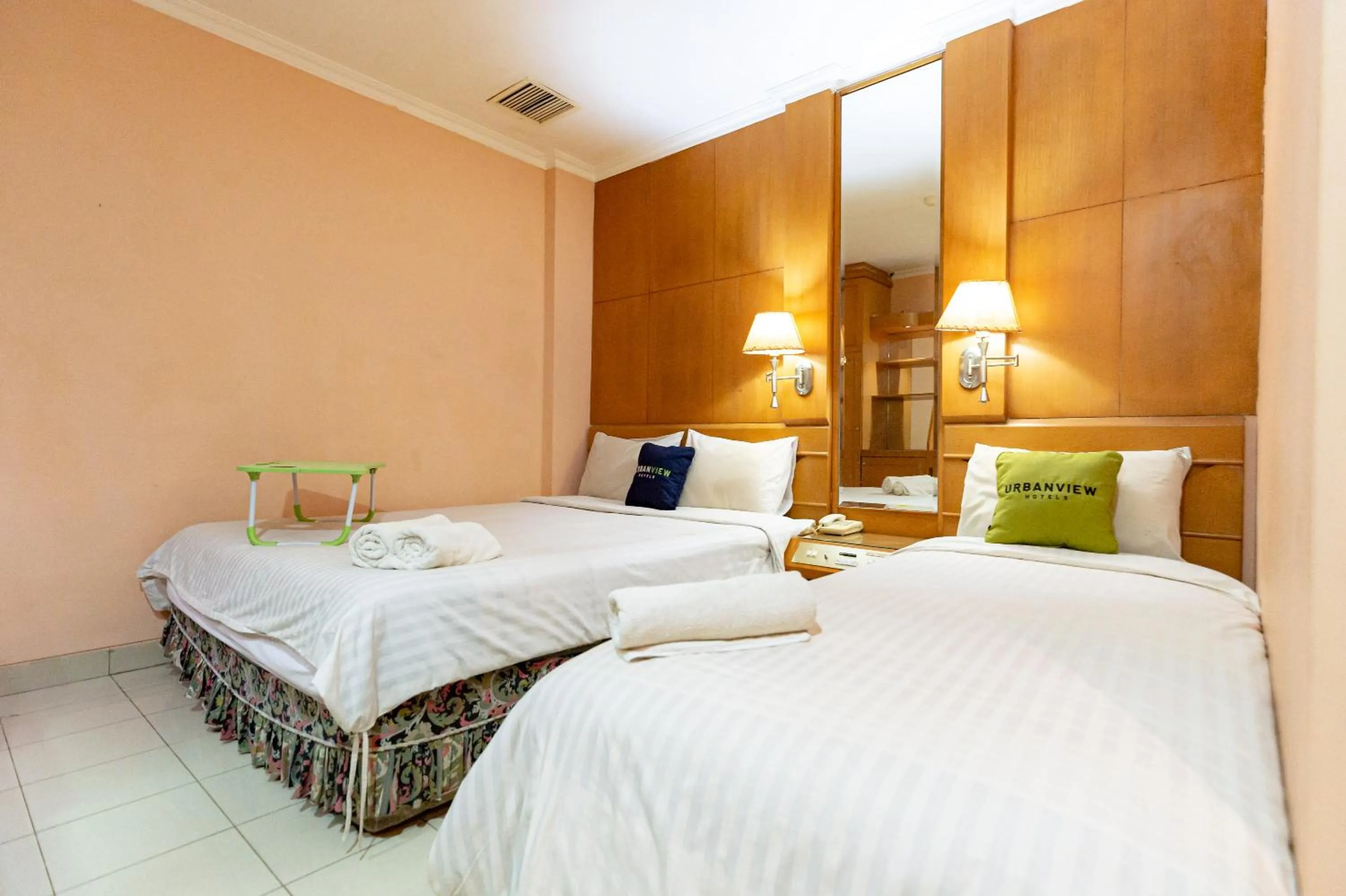 Bed in Urbanview Hotel P Residence Asemka