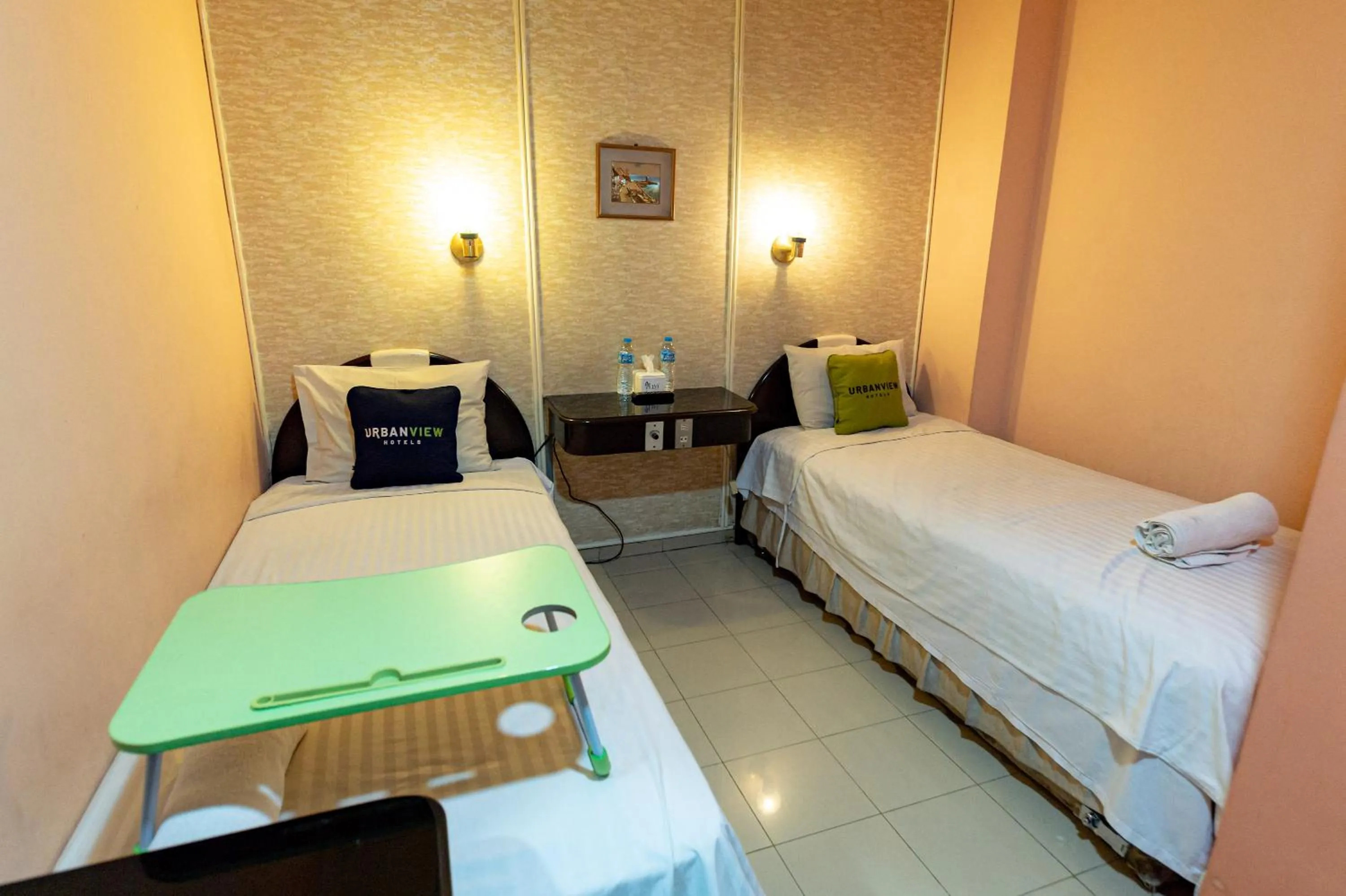 Bed in Urbanview Hotel P Residence Asemka