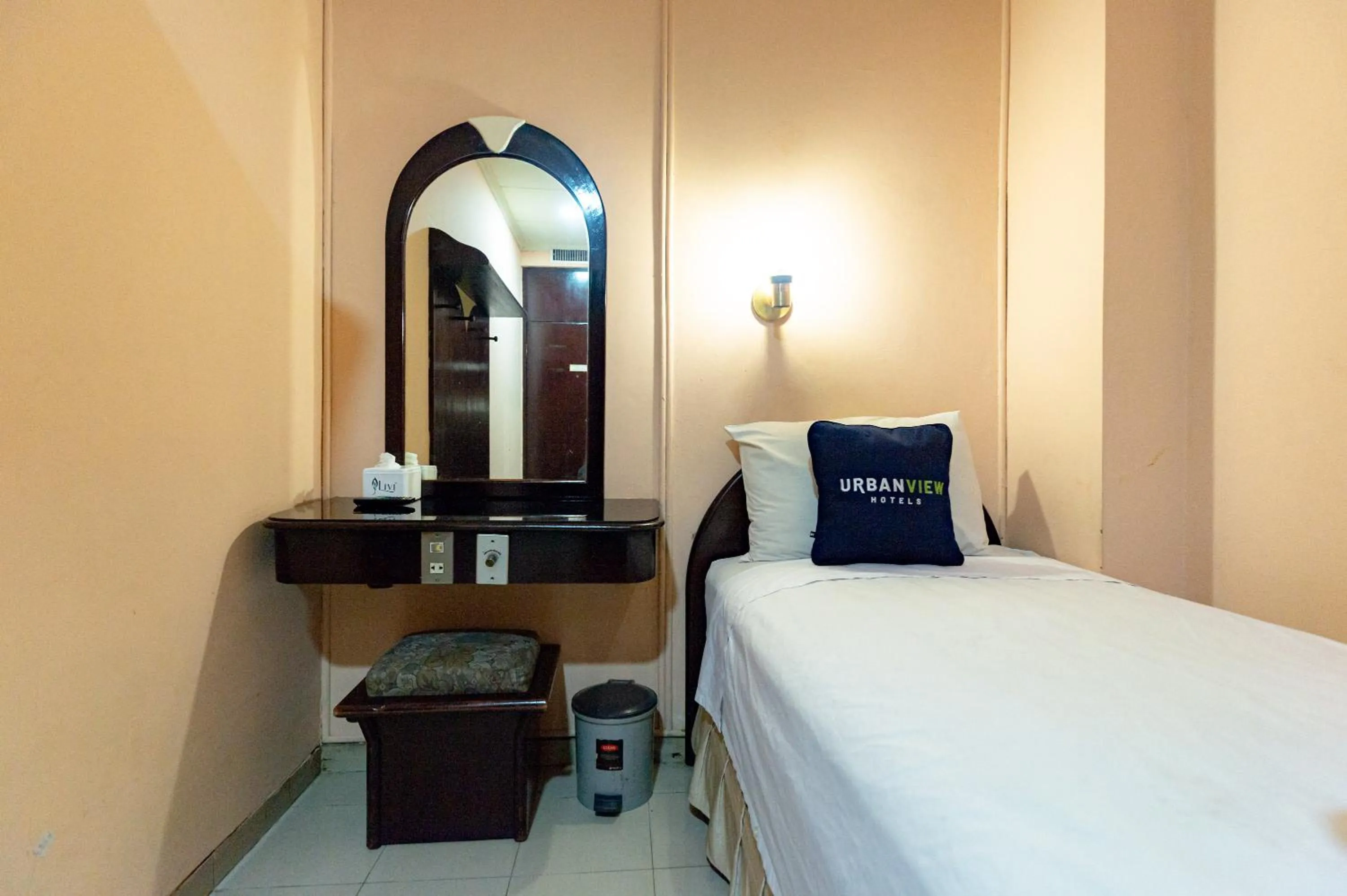 Bed in Urbanview Hotel P Residence Asemka