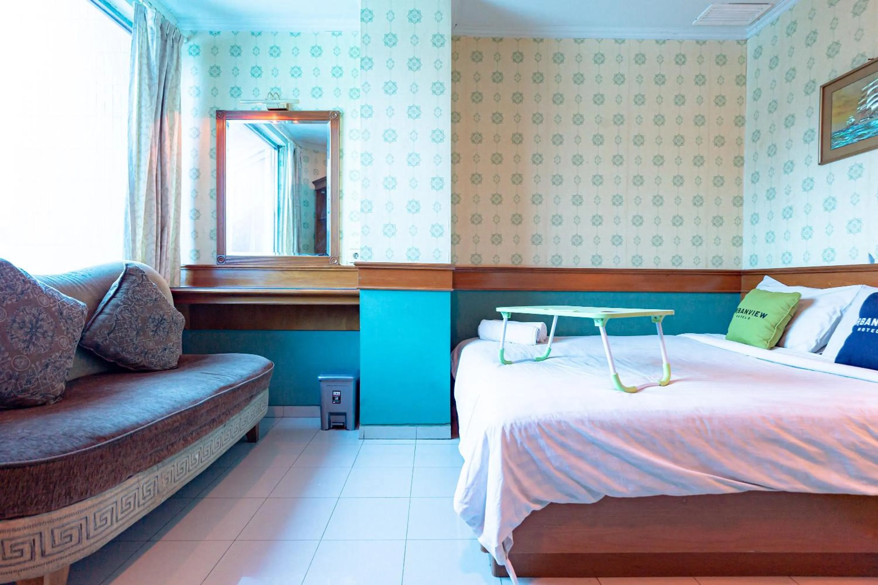 Bed in Urbanview Hotel P Residence Asemka