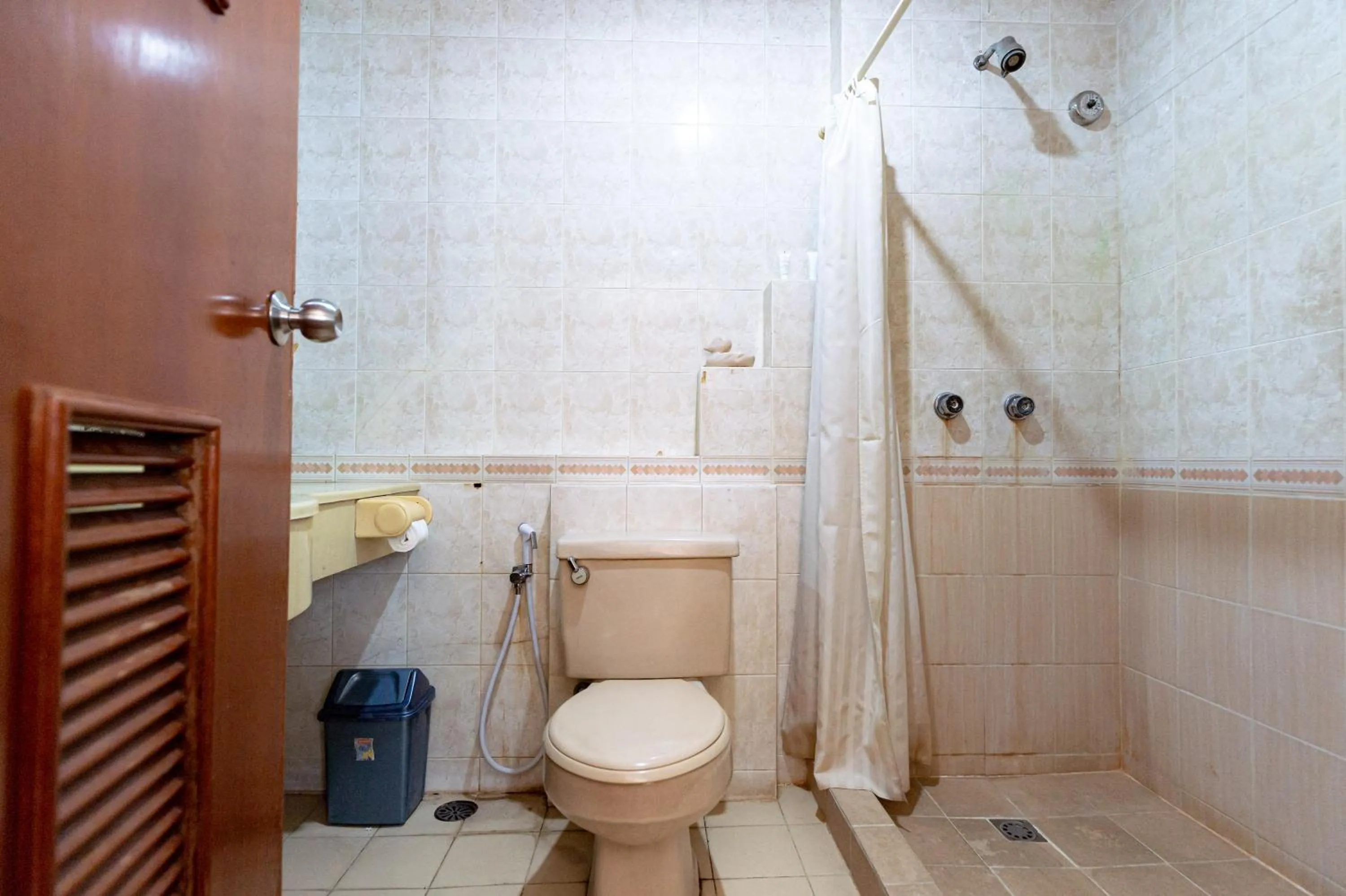 Urbanview Hotel P Residence Asemka