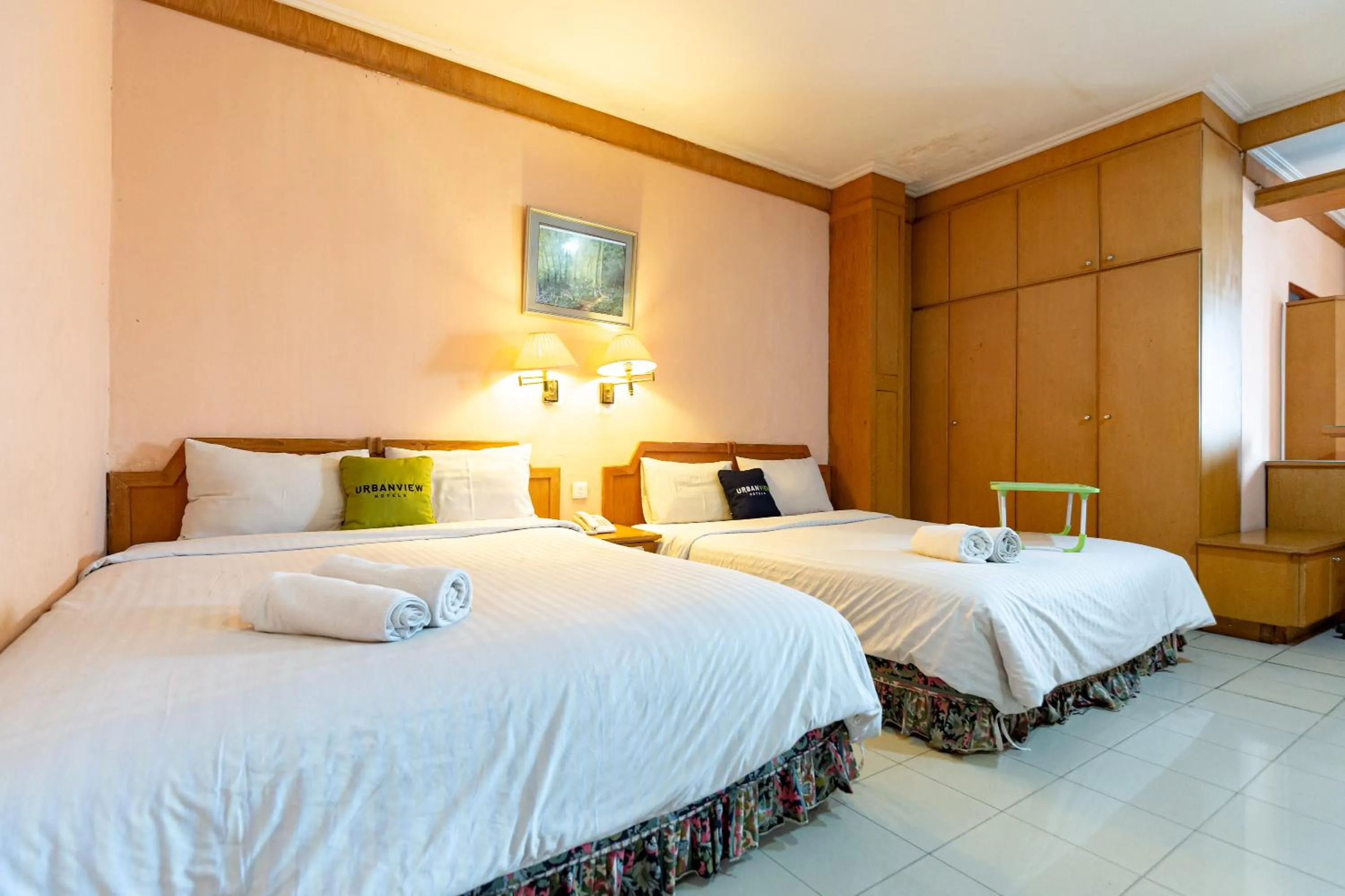 Bed in Urbanview Hotel P Residence Asemka