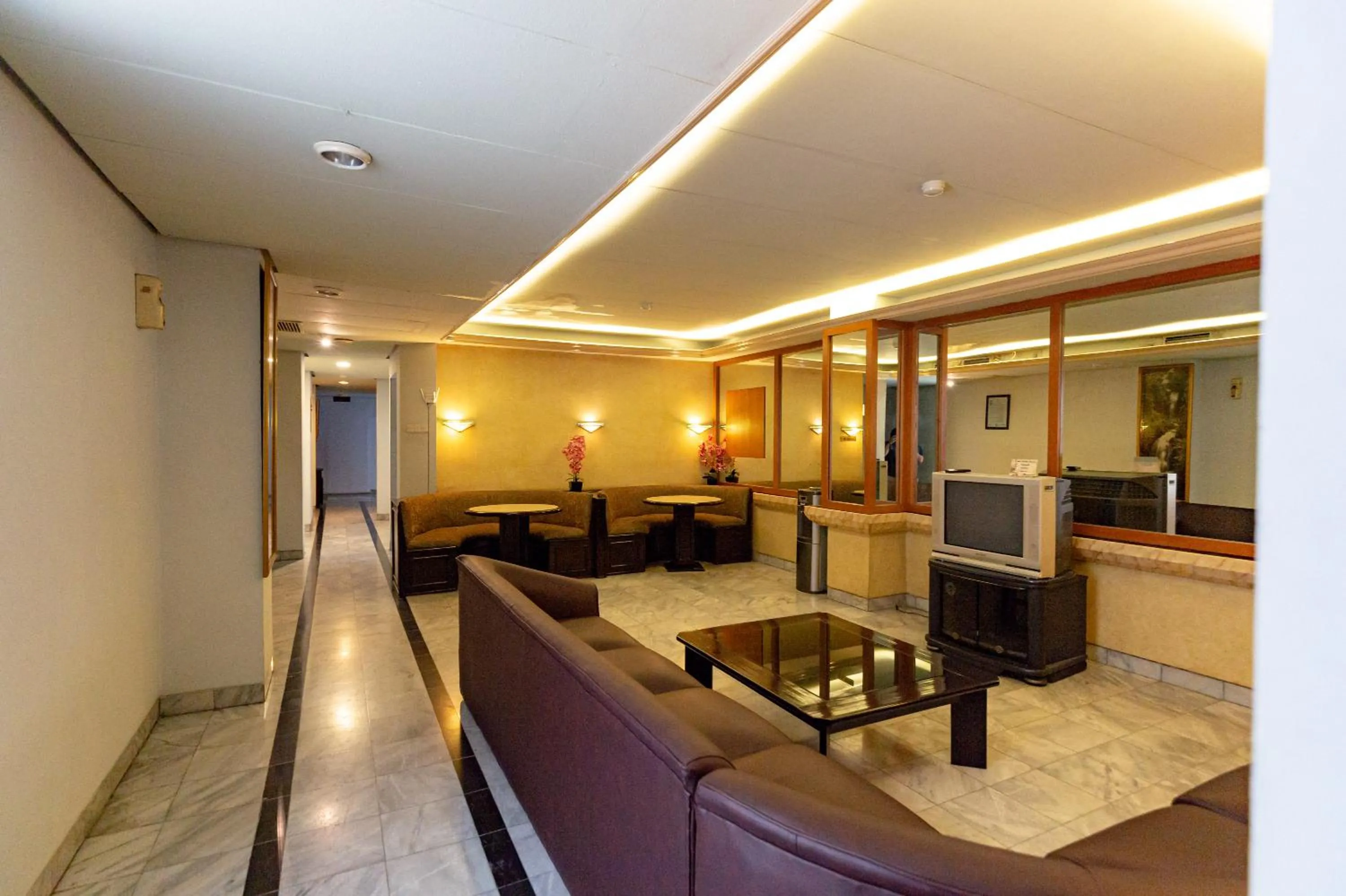 Urbanview Hotel P Residence Asemka