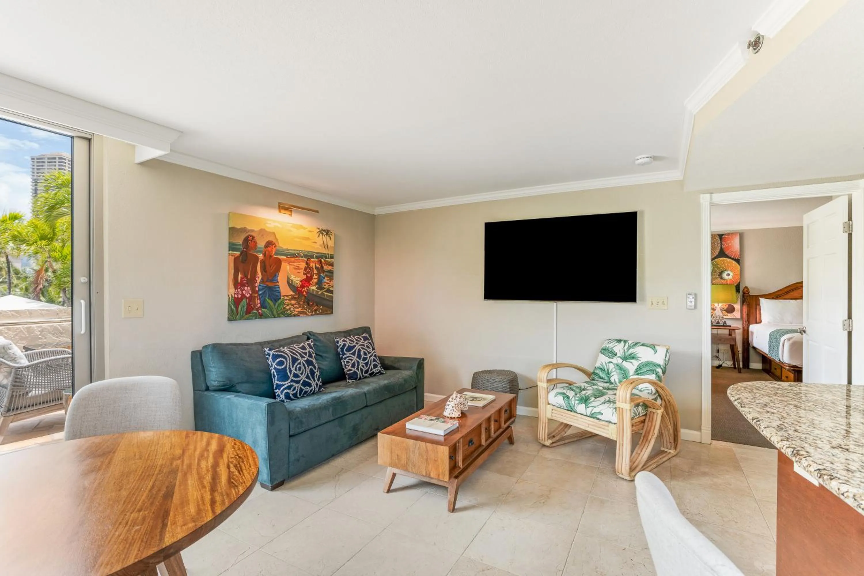 Seating area in Luana Waikiki Hotel & Suites
