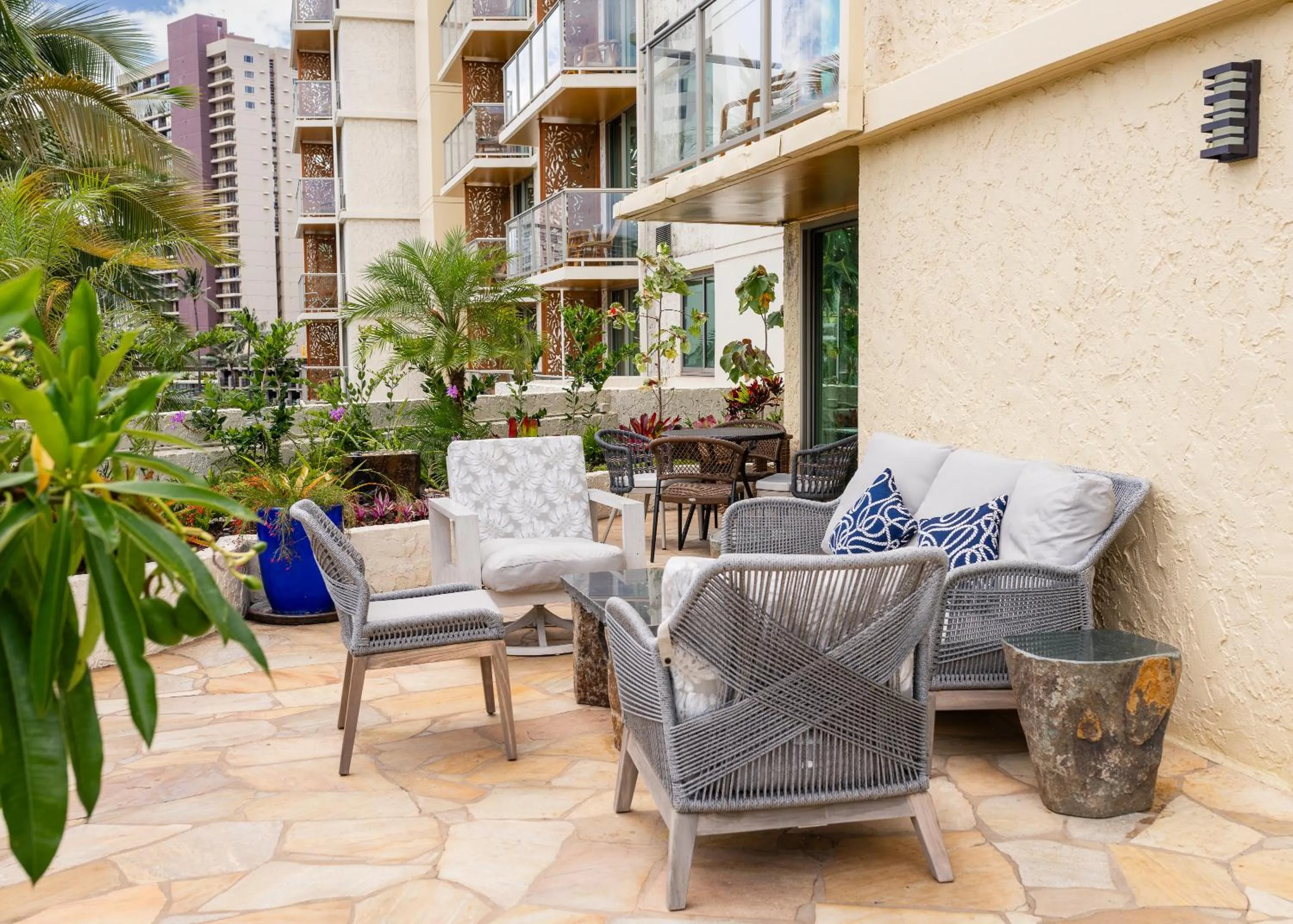 Balcony/Terrace in Luana Waikiki Hotel & Suites