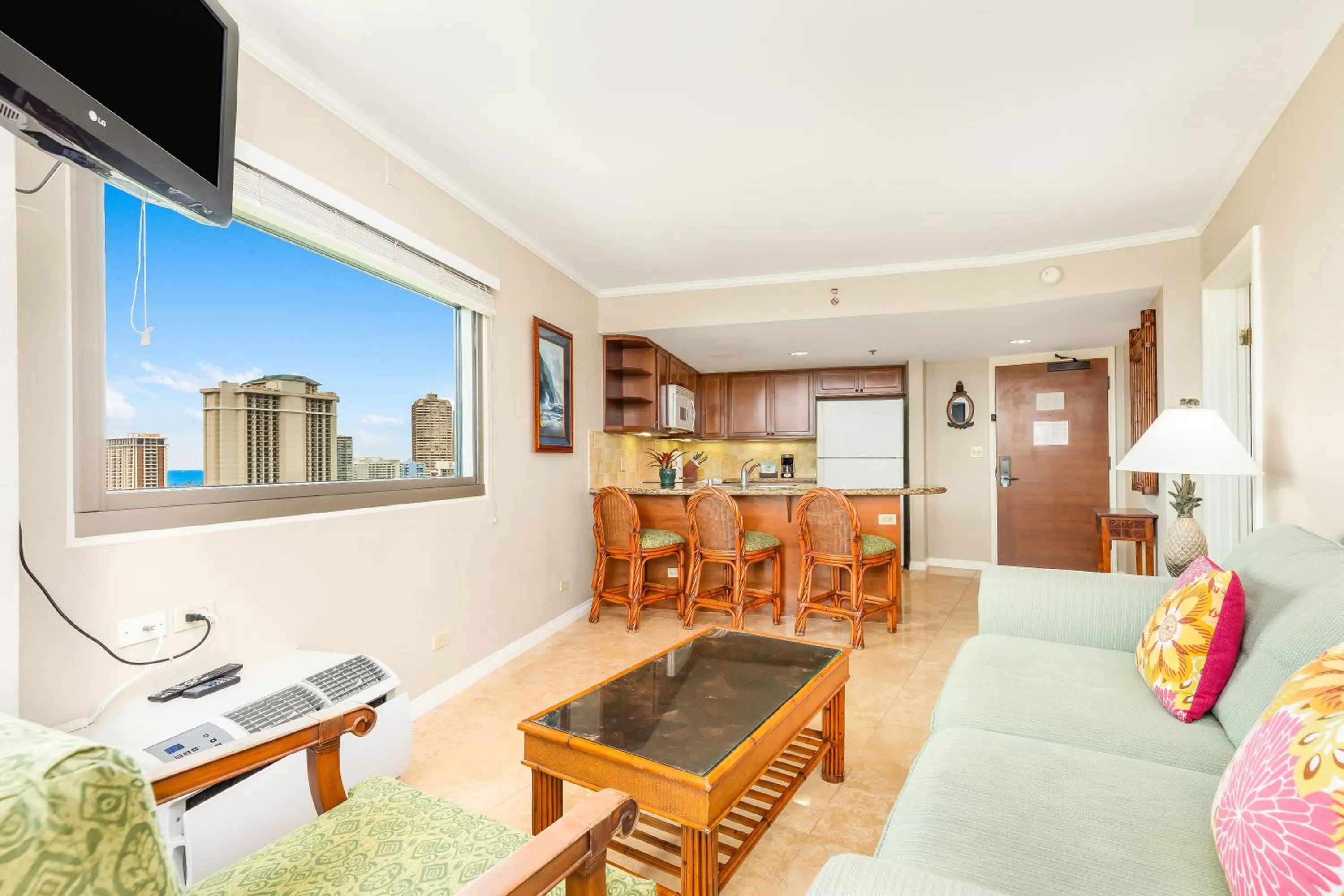 Seating area in Luana Waikiki Hotel & Suites