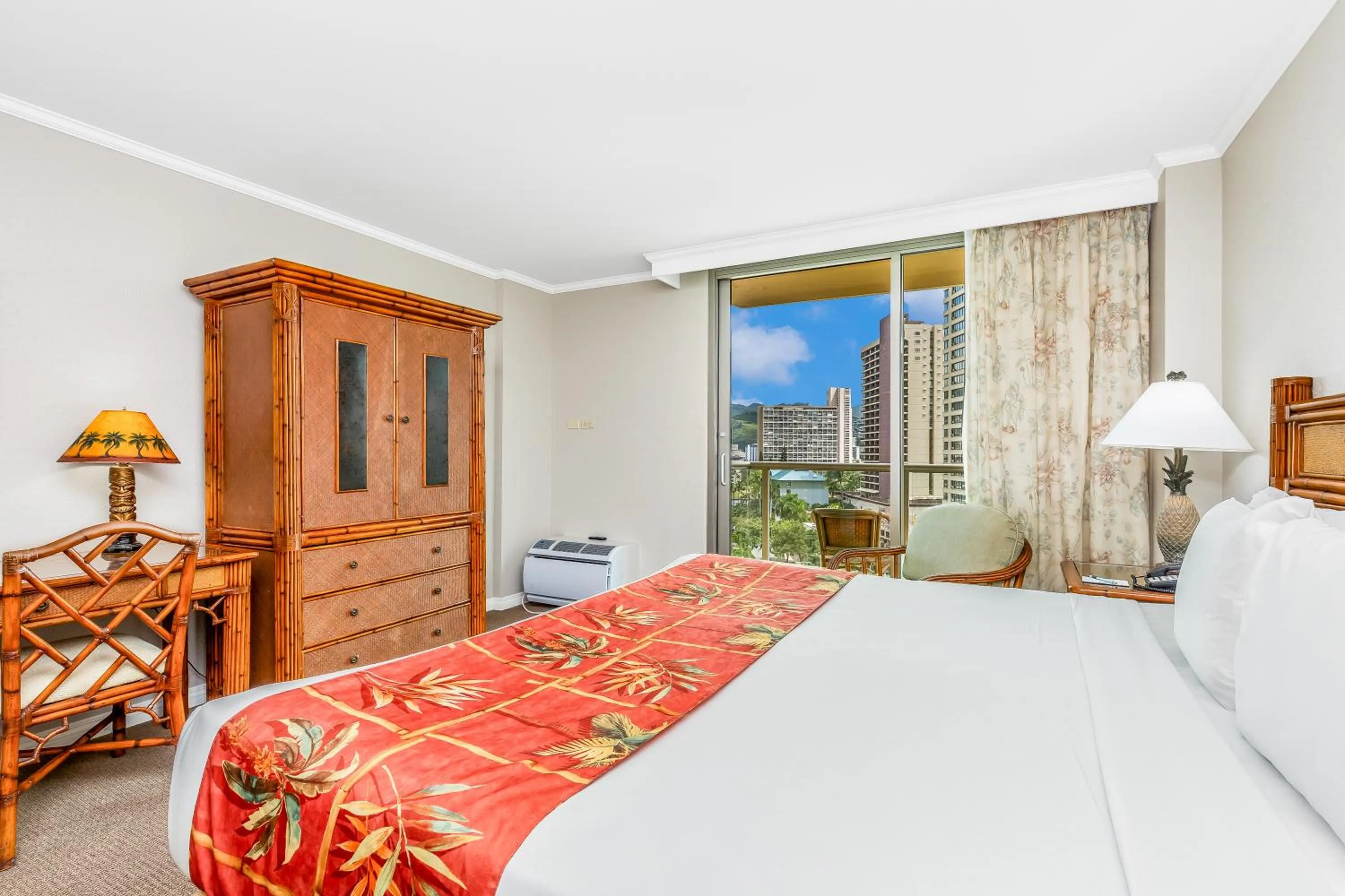 Bedroom, Bed in Luana Waikiki Hotel & Suites
