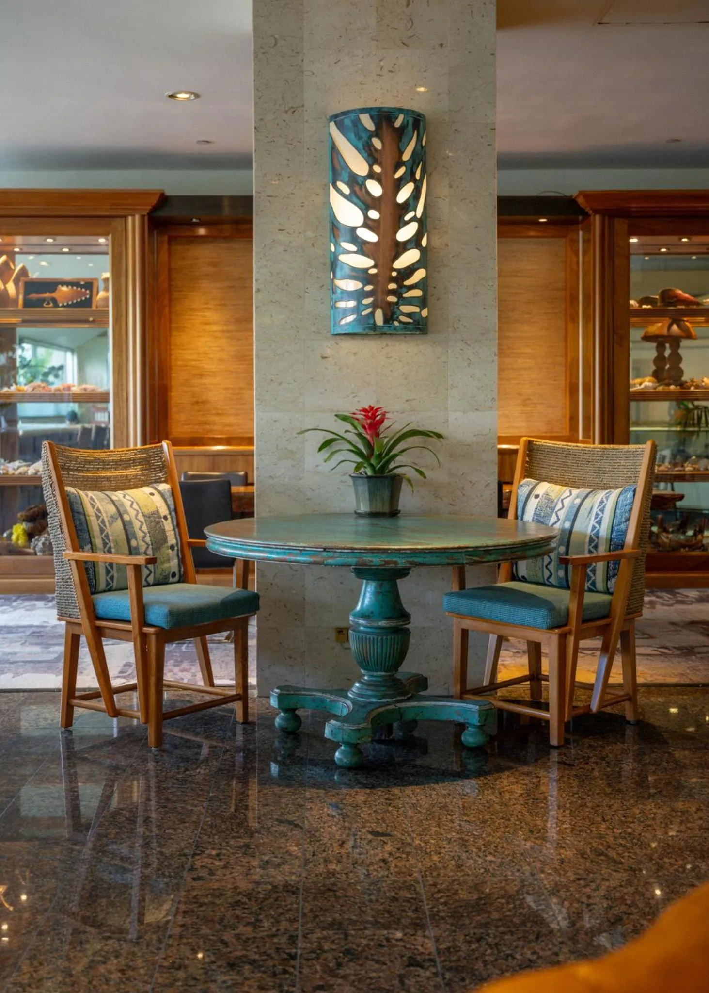 Lobby or reception in Luana Waikiki Hotel & Suites