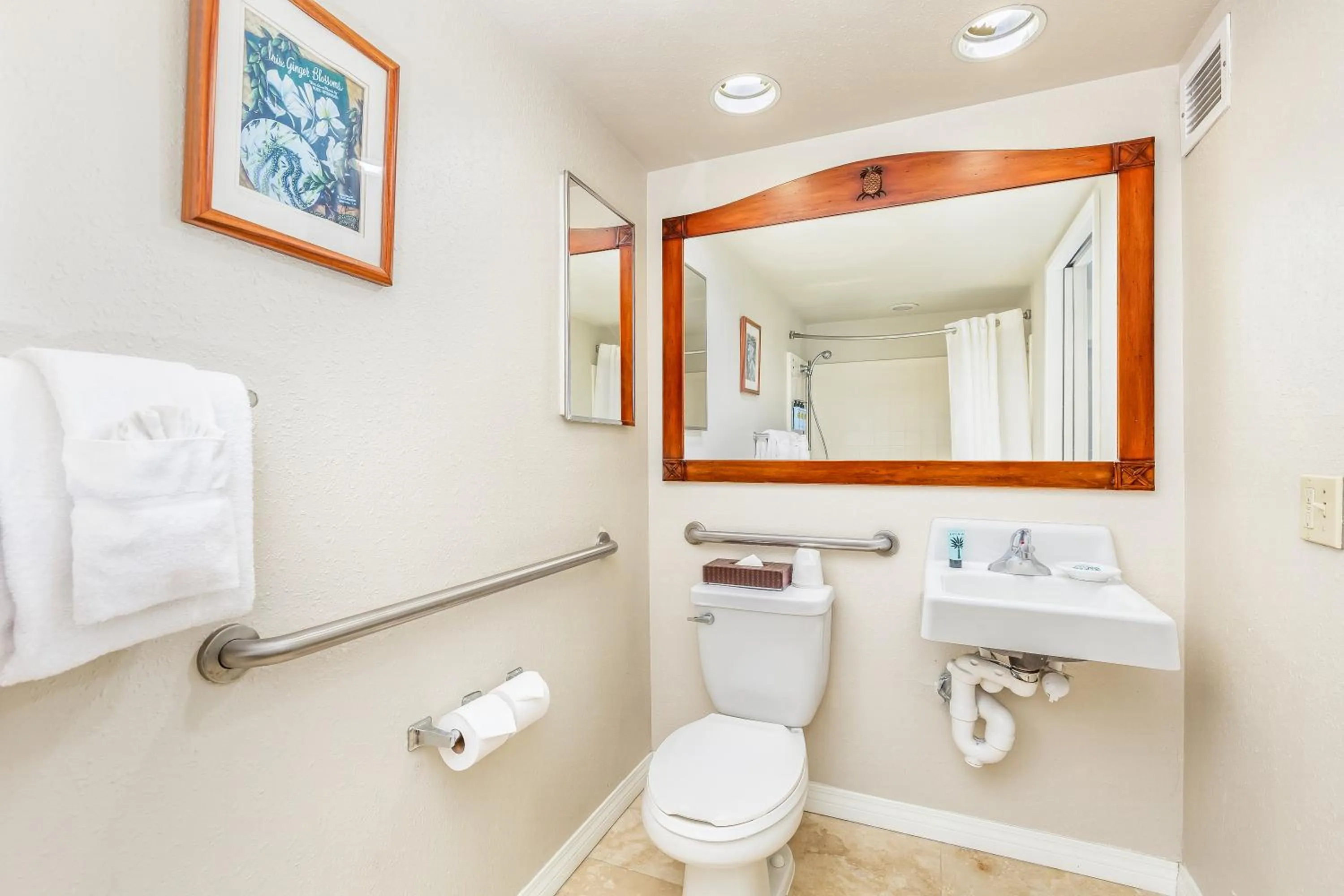 Bathroom in Luana Waikiki Hotel & Suites