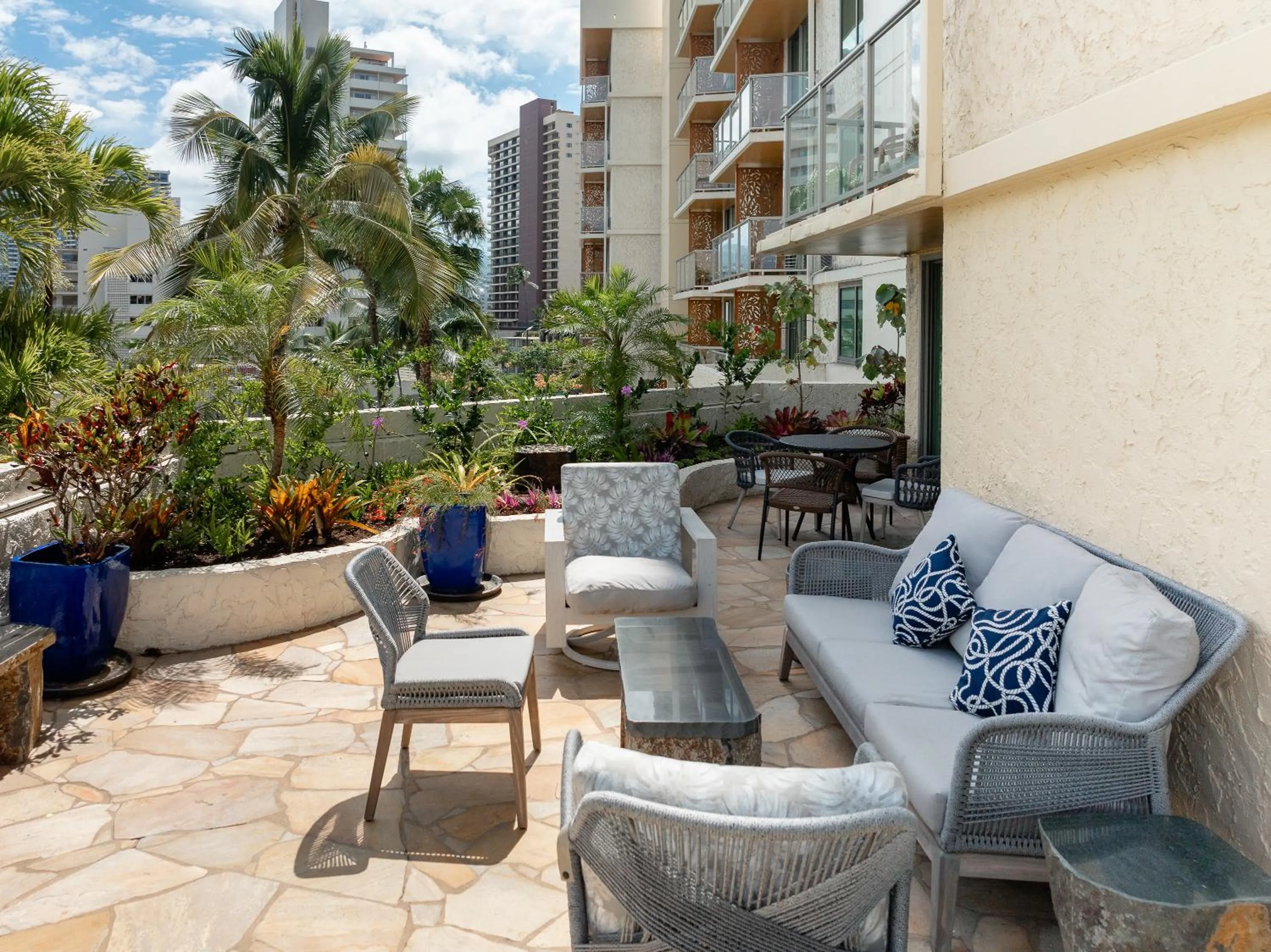 Balcony/Terrace in Luana Waikiki Hotel & Suites