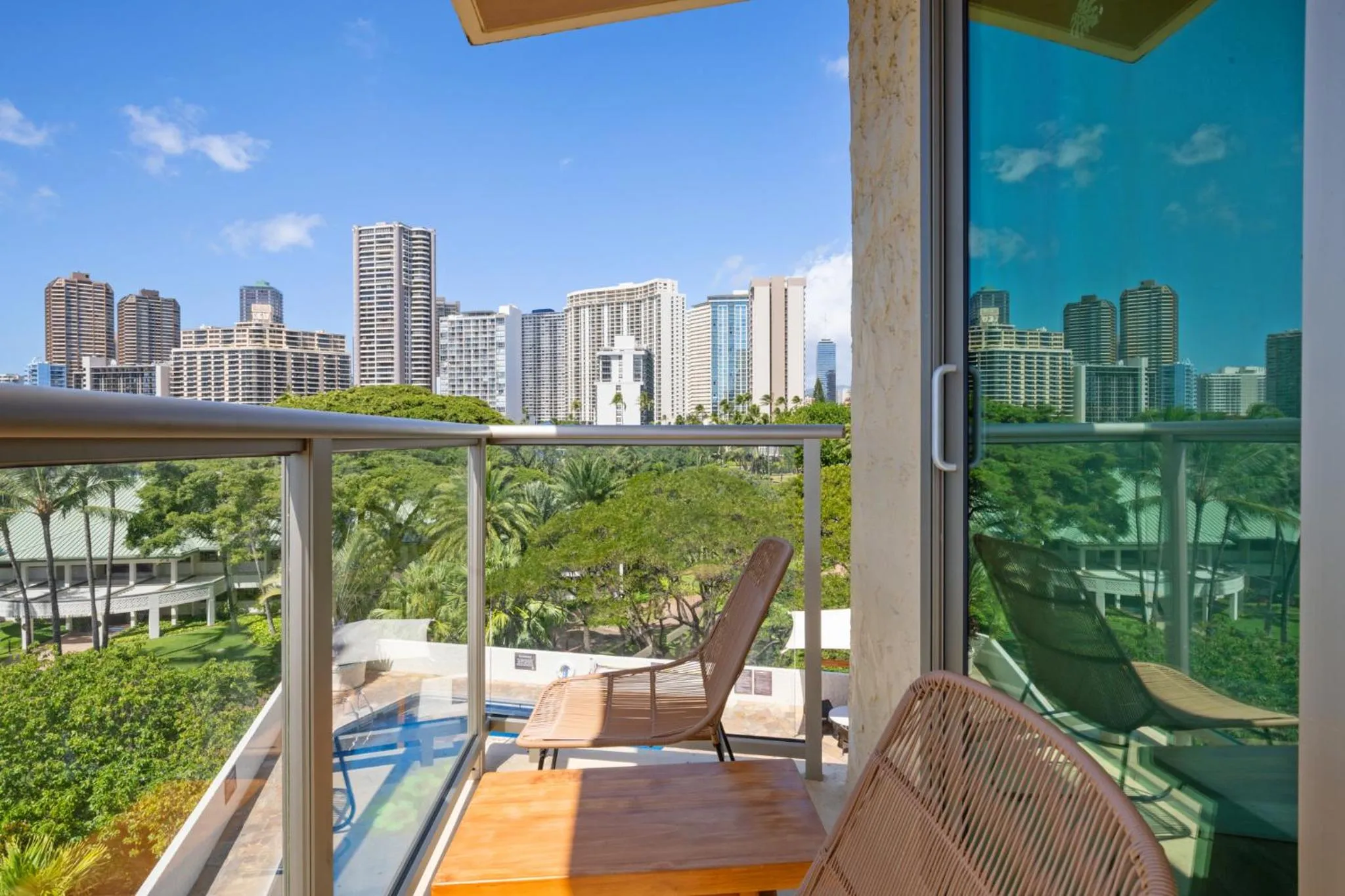 Balcony/Terrace in Luana Waikiki Hotel & Suites
