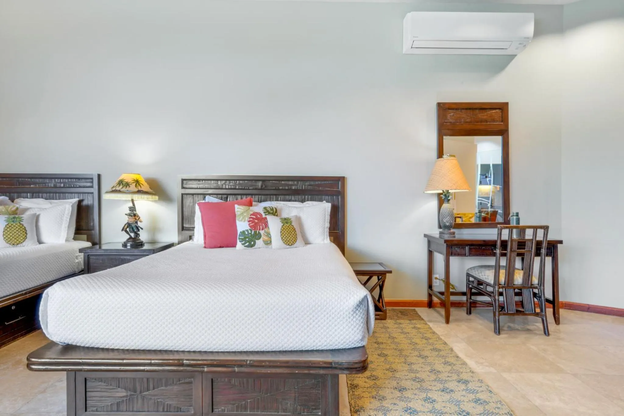 Bedroom, Bed in Luana Waikiki Hotel & Suites