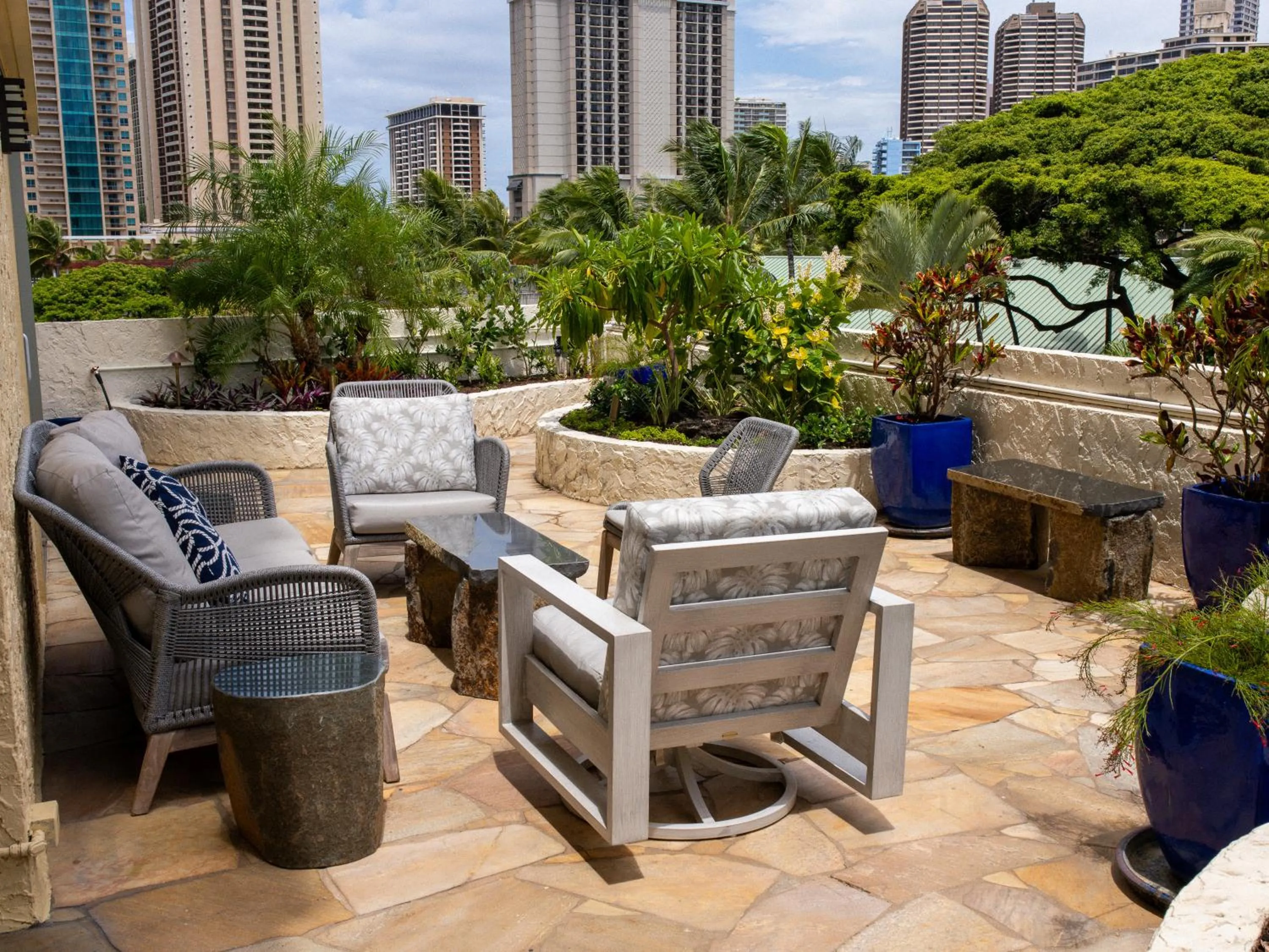 Balcony/Terrace in Luana Waikiki Hotel & Suites