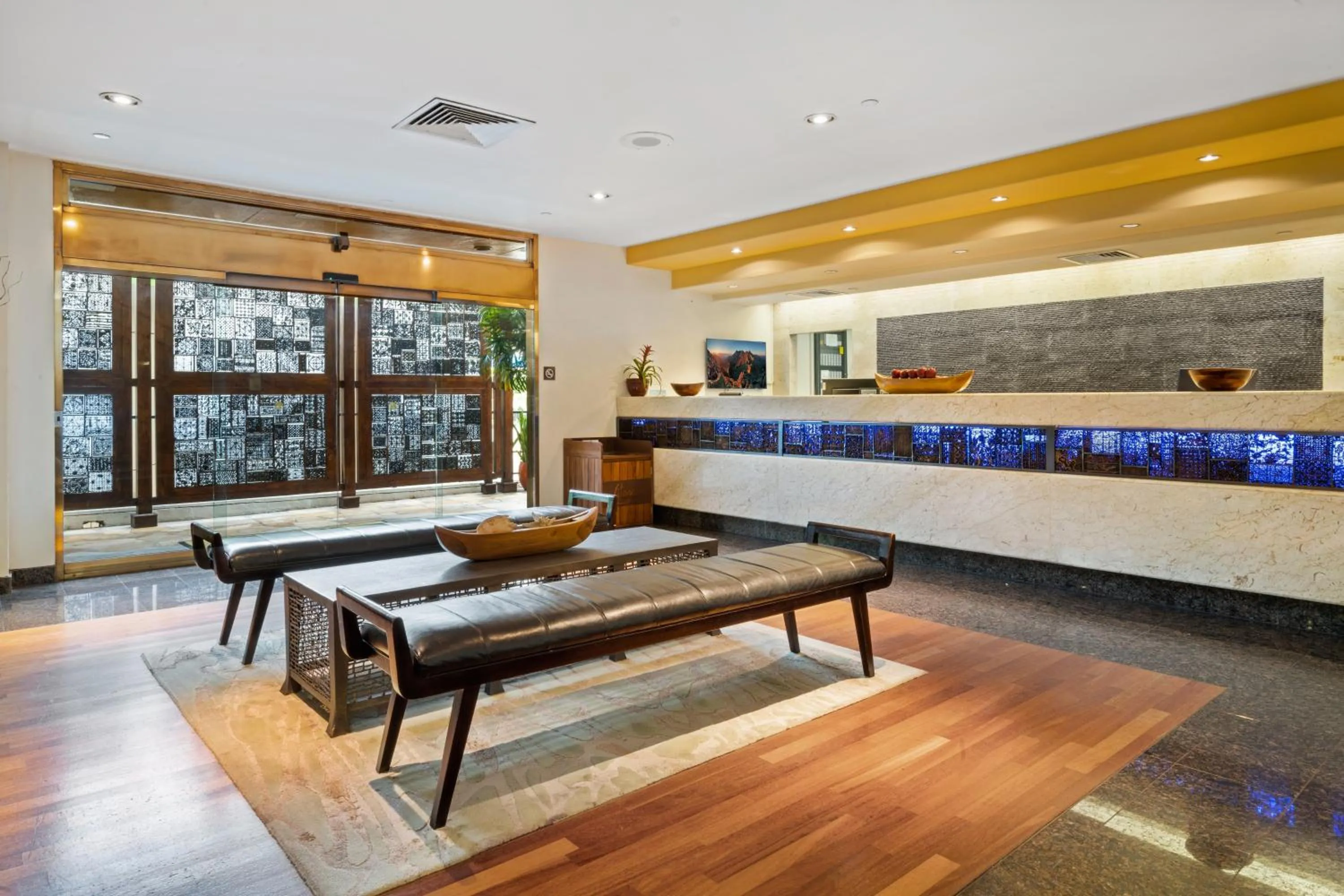 Lobby or reception in Luana Waikiki Hotel & Suites