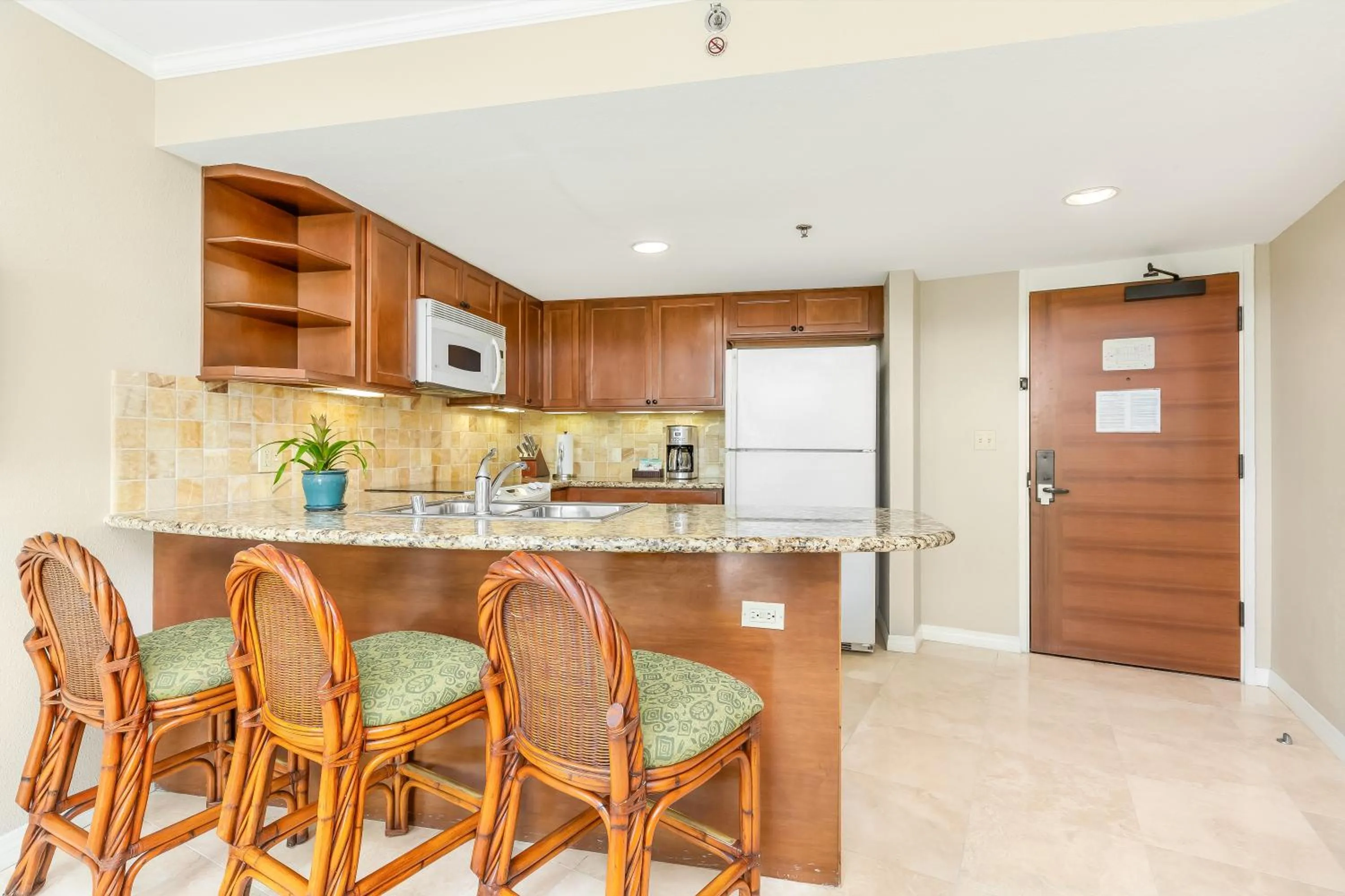 Kitchen or kitchenette in Luana Waikiki Hotel & Suites