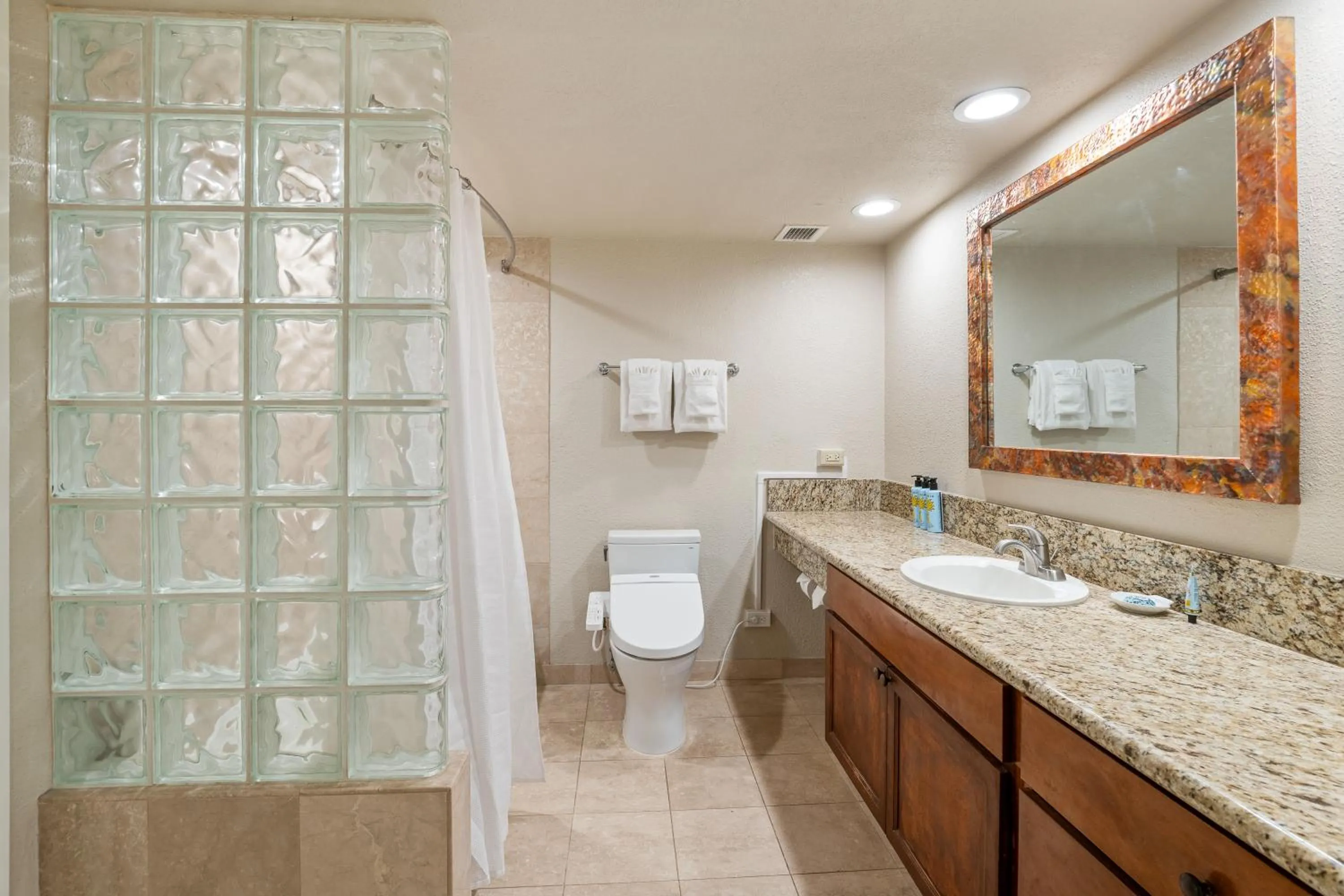 Bathroom in Luana Waikiki Hotel & Suites