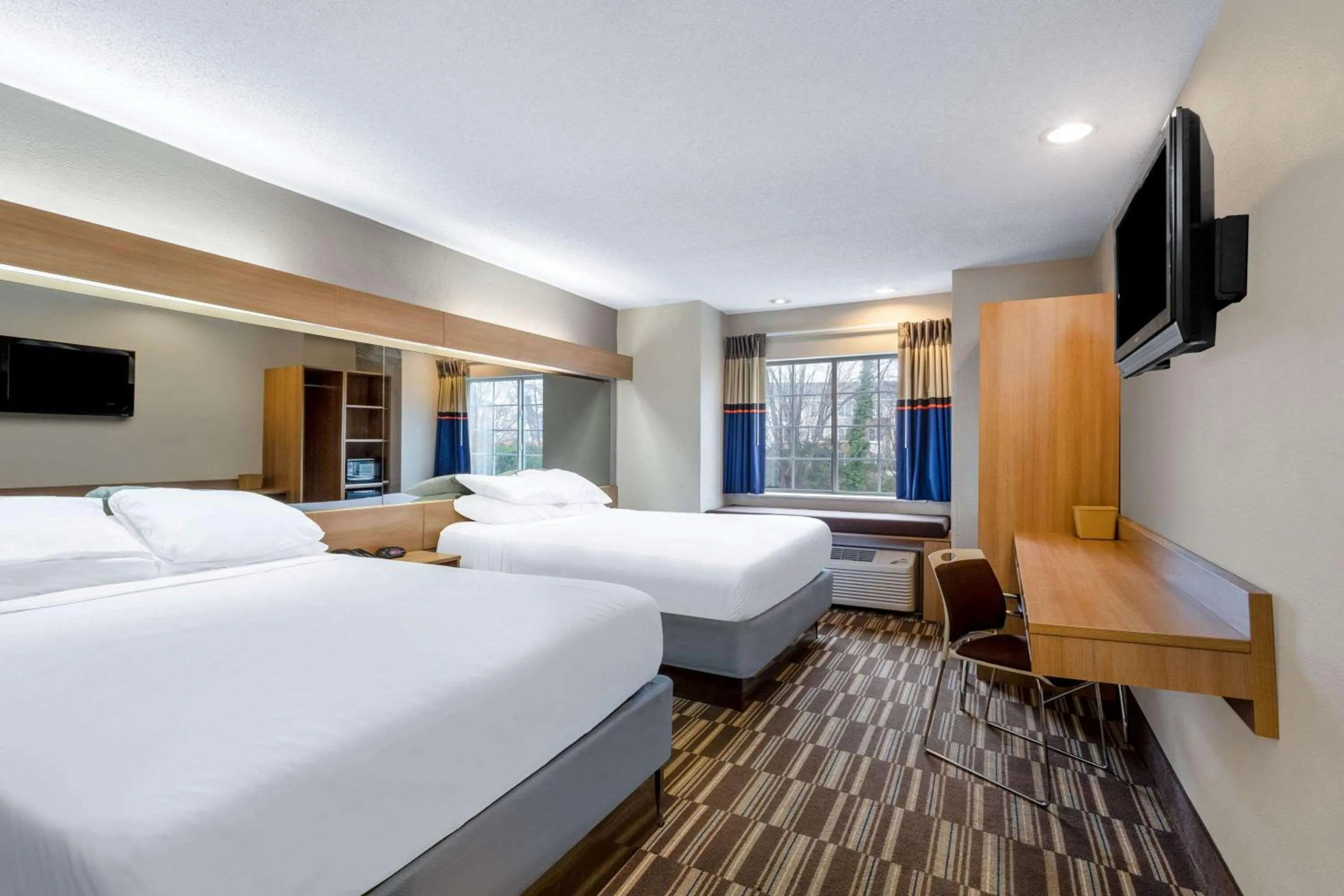 Photo of the whole room, Bed in Microtel Inn & Suites by Wyndham Matthews/Charlotte