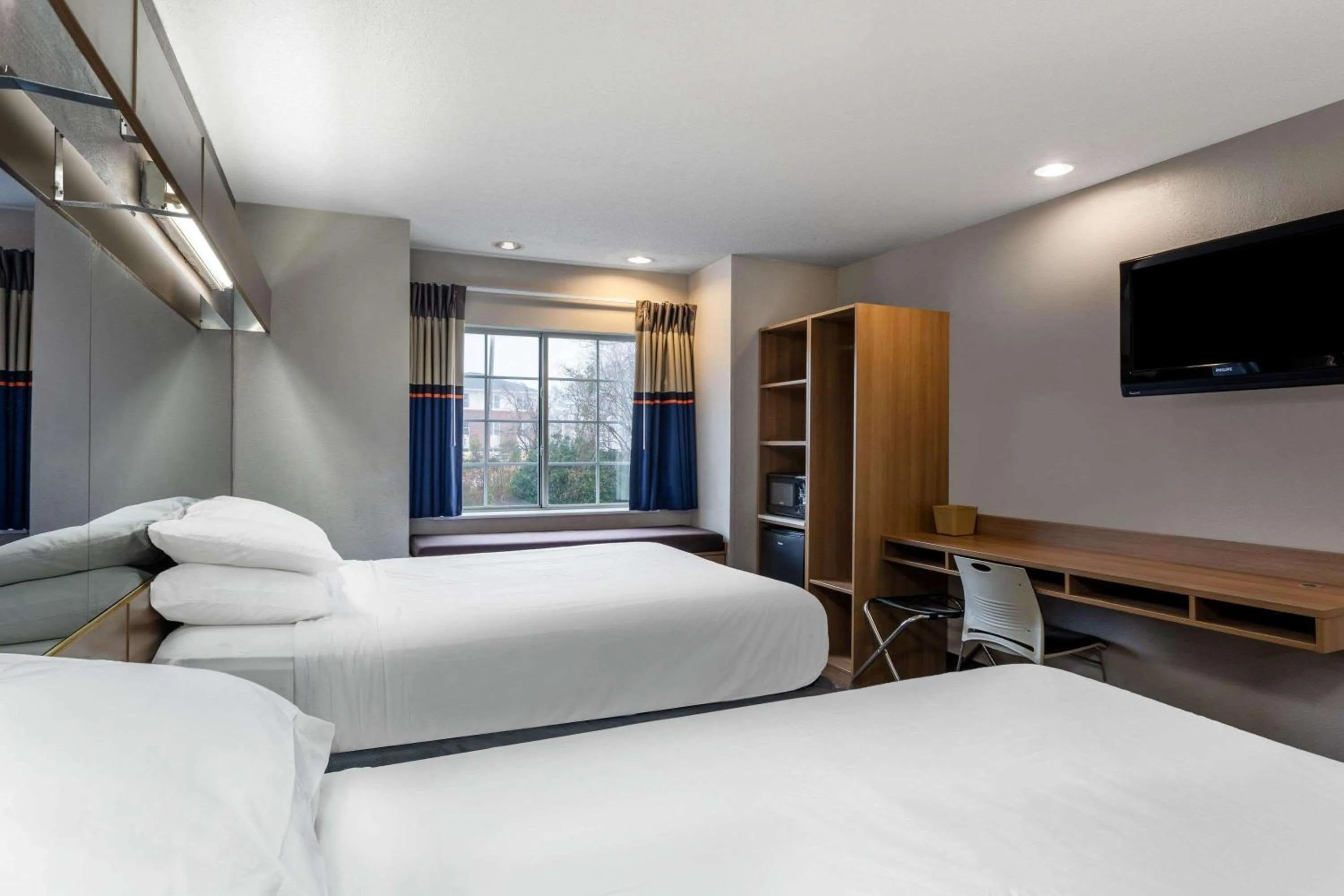 Photo of the whole room, Bed in Microtel Inn & Suites by Wyndham Matthews/Charlotte