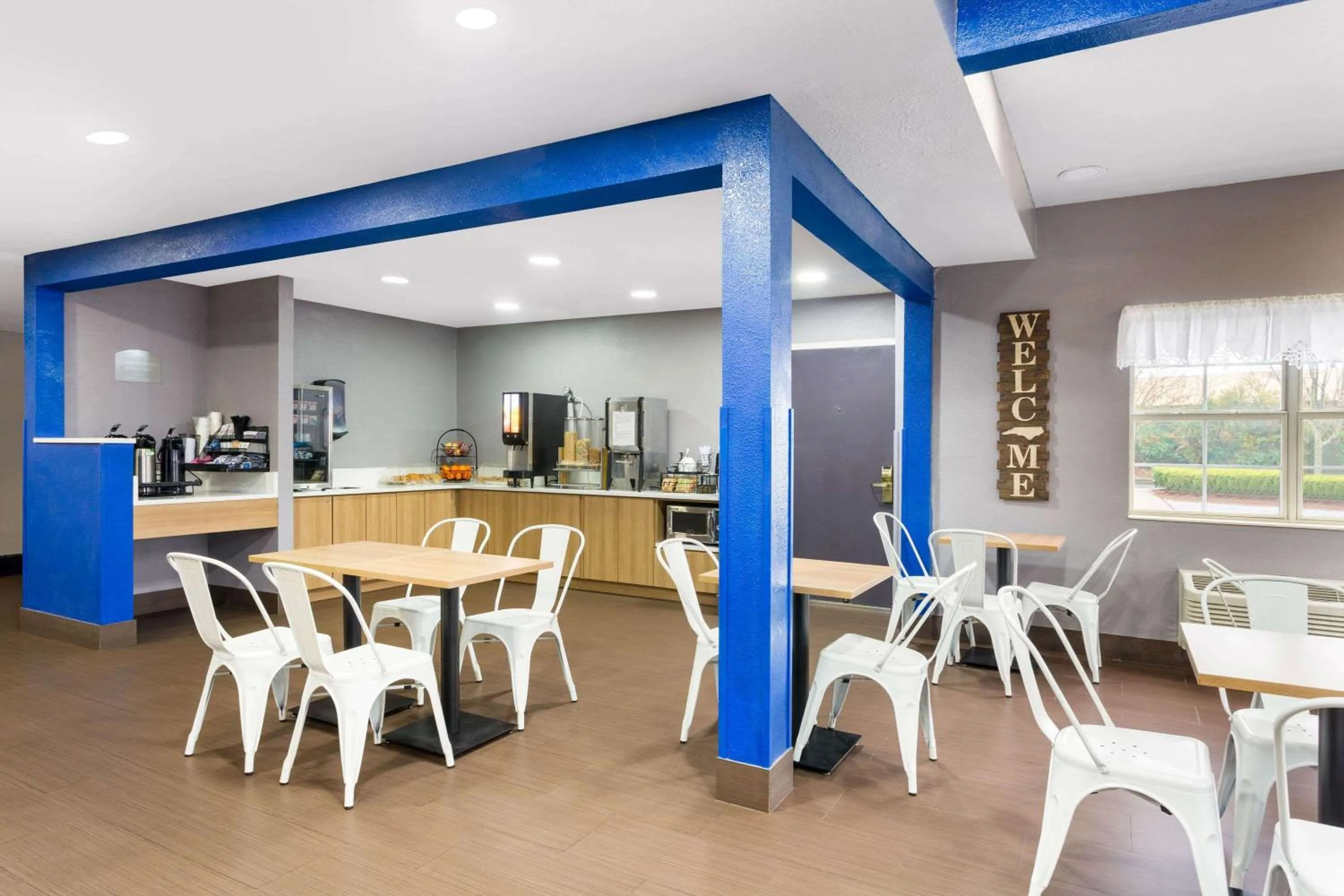 Restaurant/places to eat in Microtel Inn & Suites by Wyndham Matthews/Charlotte