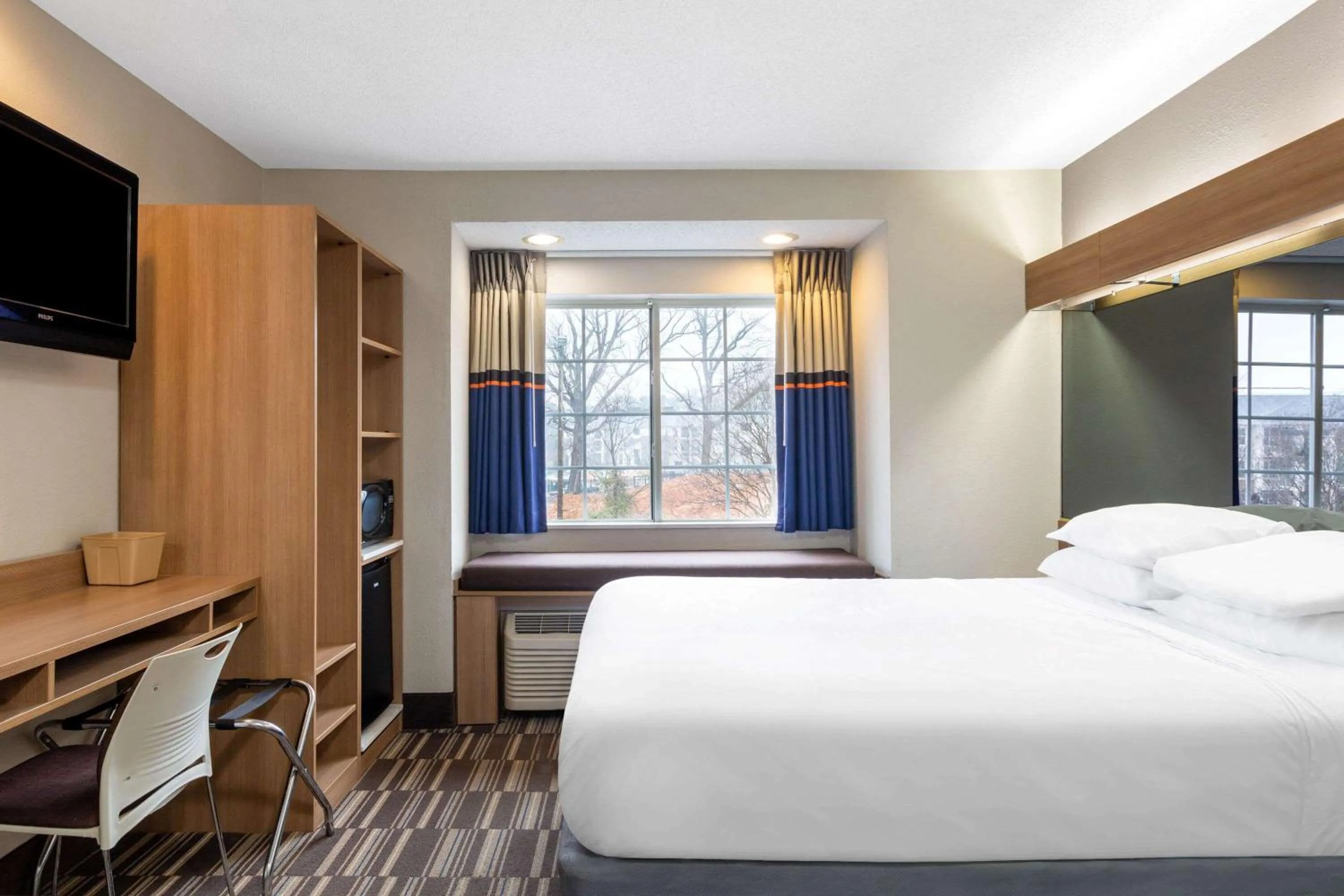 Photo of the whole room, Bed in Microtel Inn & Suites by Wyndham Matthews/Charlotte