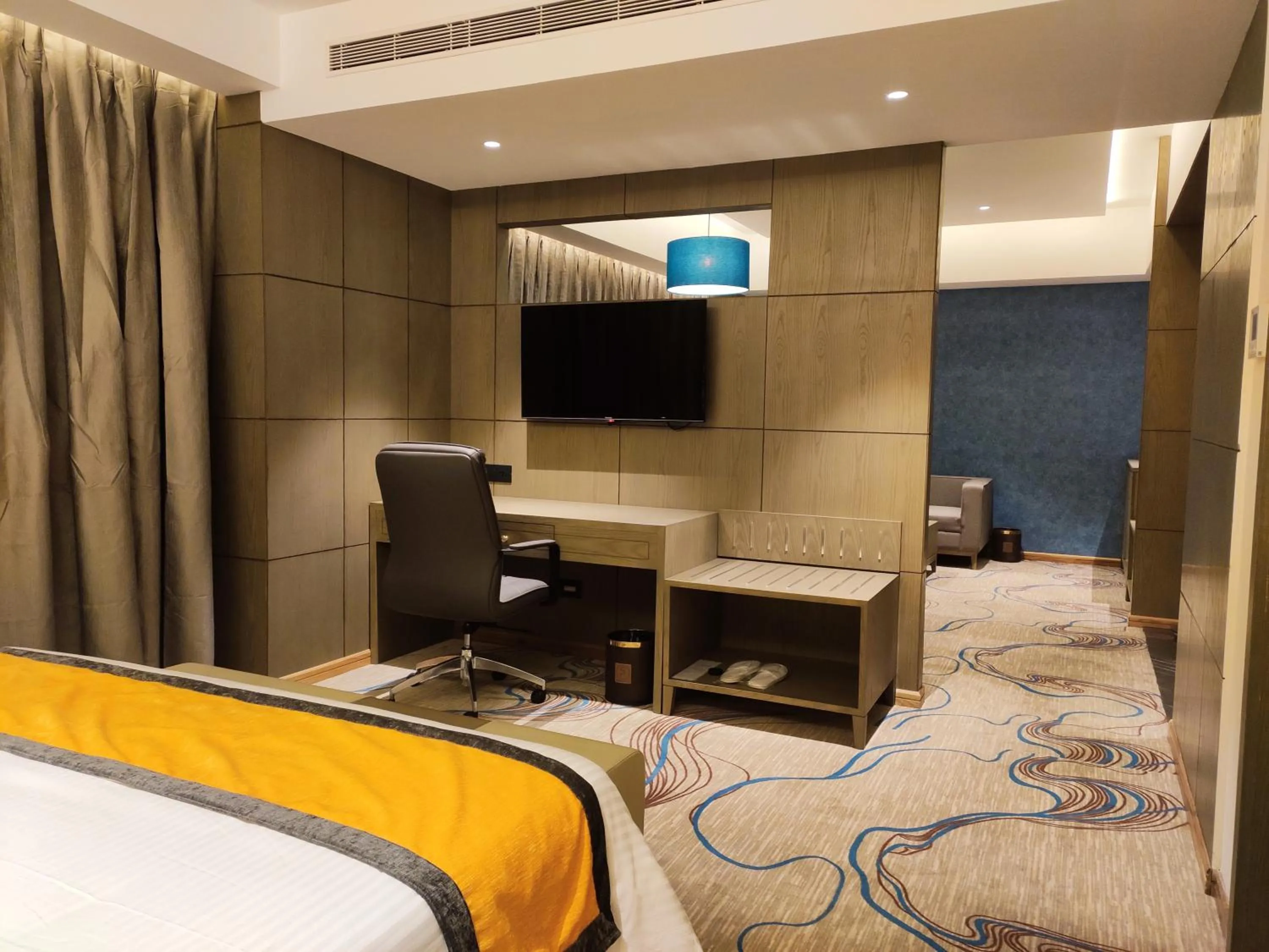 Photo of the whole room, Bed in Sunhill Portico