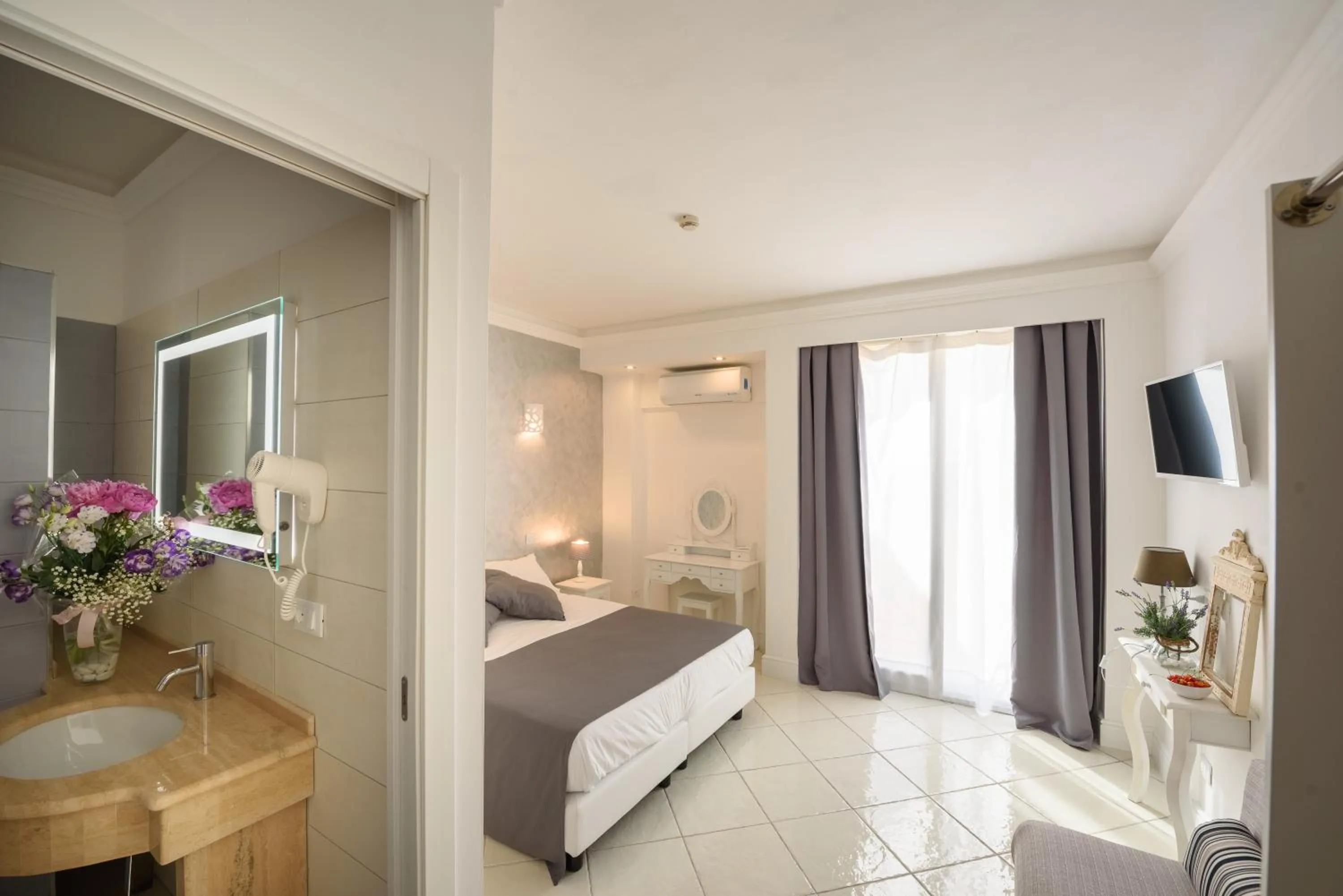 Bed in Hotel Bussola